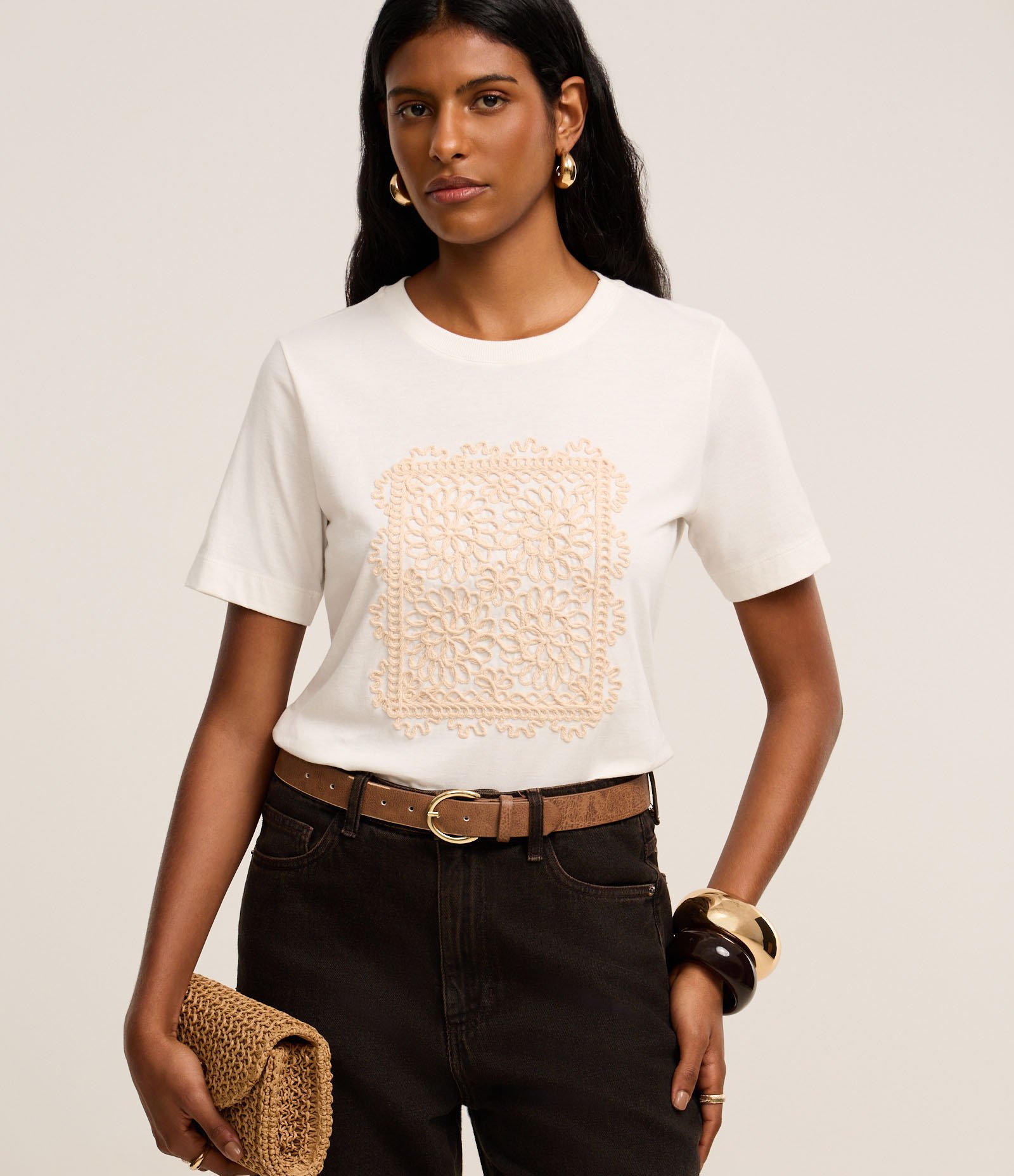 Camiseta em Algodão com Bordado Floral e Gola Redonda Branco 2