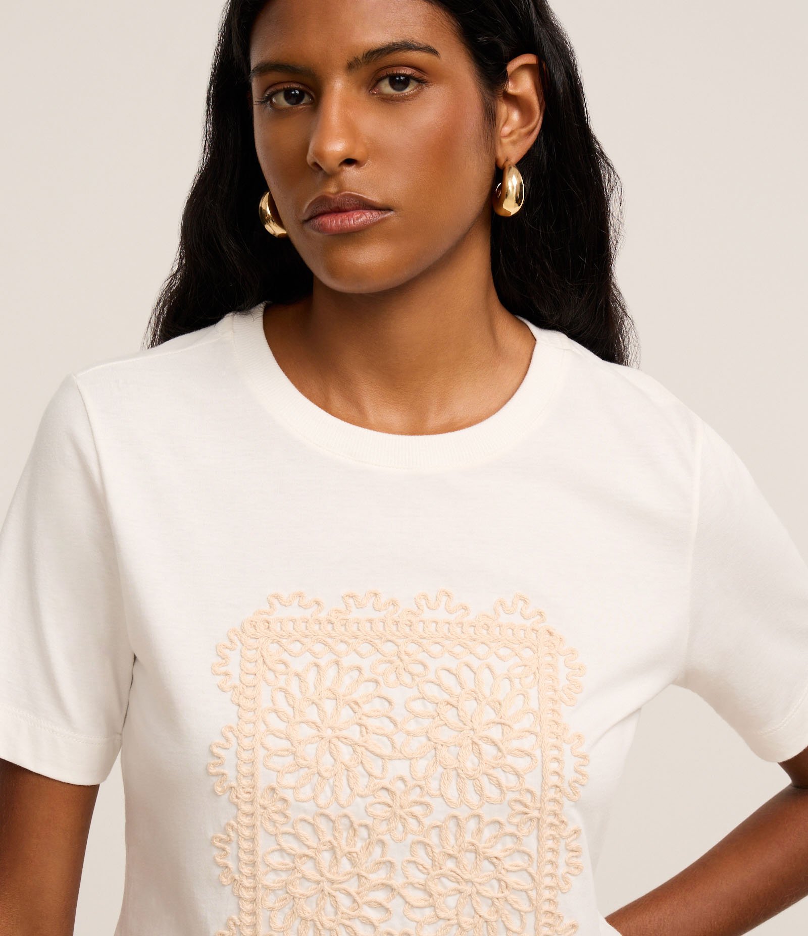 Camiseta em Algodão com Bordado Floral e Gola Redonda Branco 4