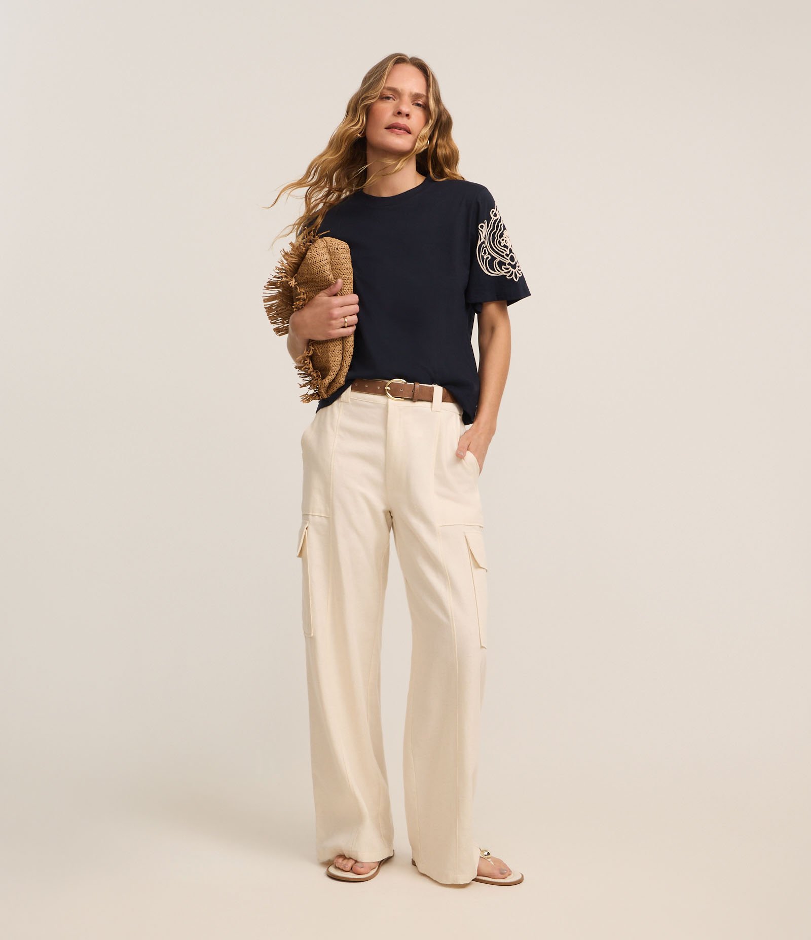 Blusa com Manga Flare e Estampa Bordada Abstrata Azul Marinho 2