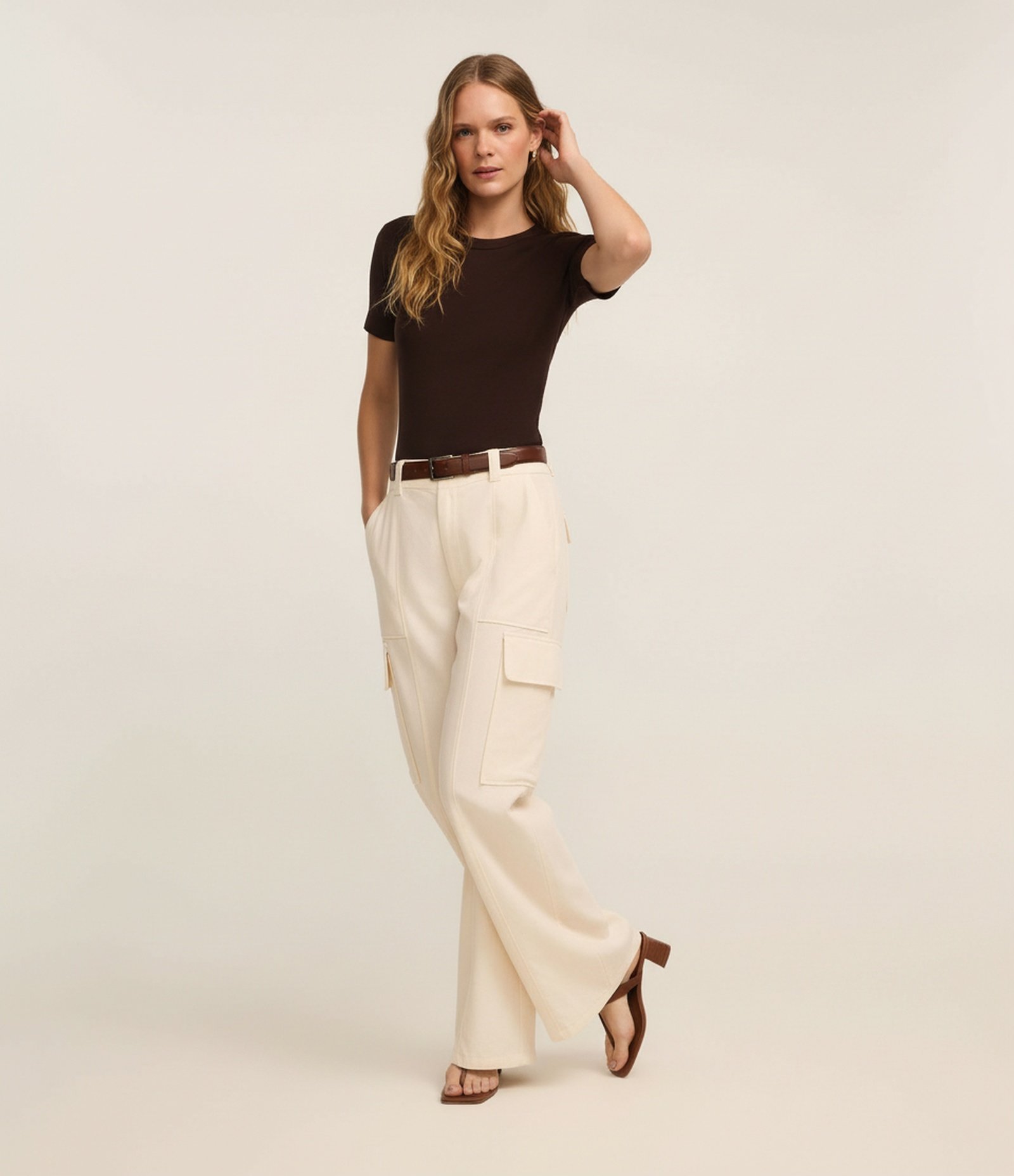 Blusa Básica Ajustada em Ribana com Gola Redonda Marrom 4