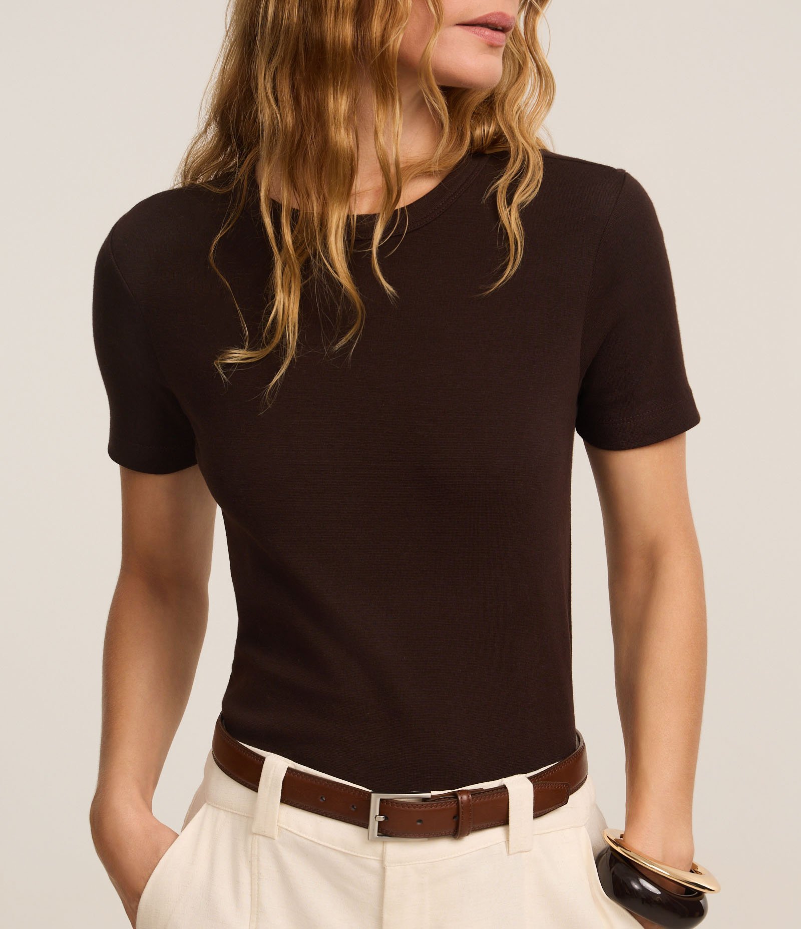 Blusa Básica Ajustada em Ribana com Gola Redonda Marrom 4