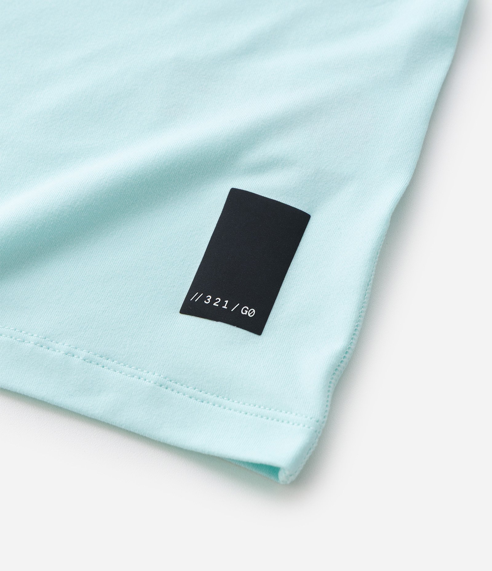 Camiseta Regular Esportiva em Tecnologia Dry com Etiqueta na Barra Azul claro 11