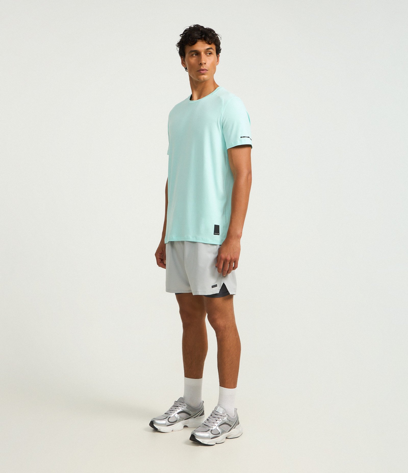 Camiseta Regular Esportiva em Tecnologia Dry com Etiqueta na Barra Azul claro 2