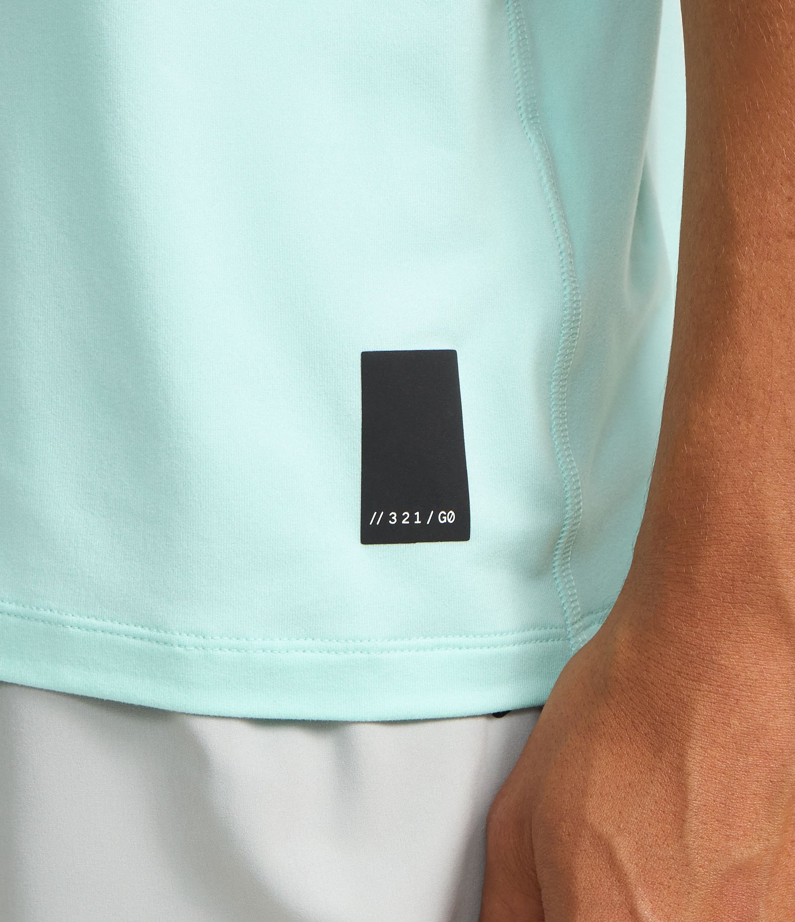 Camiseta Regular Esportiva em Tecnologia Dry com Etiqueta na Barra Azul claro 4