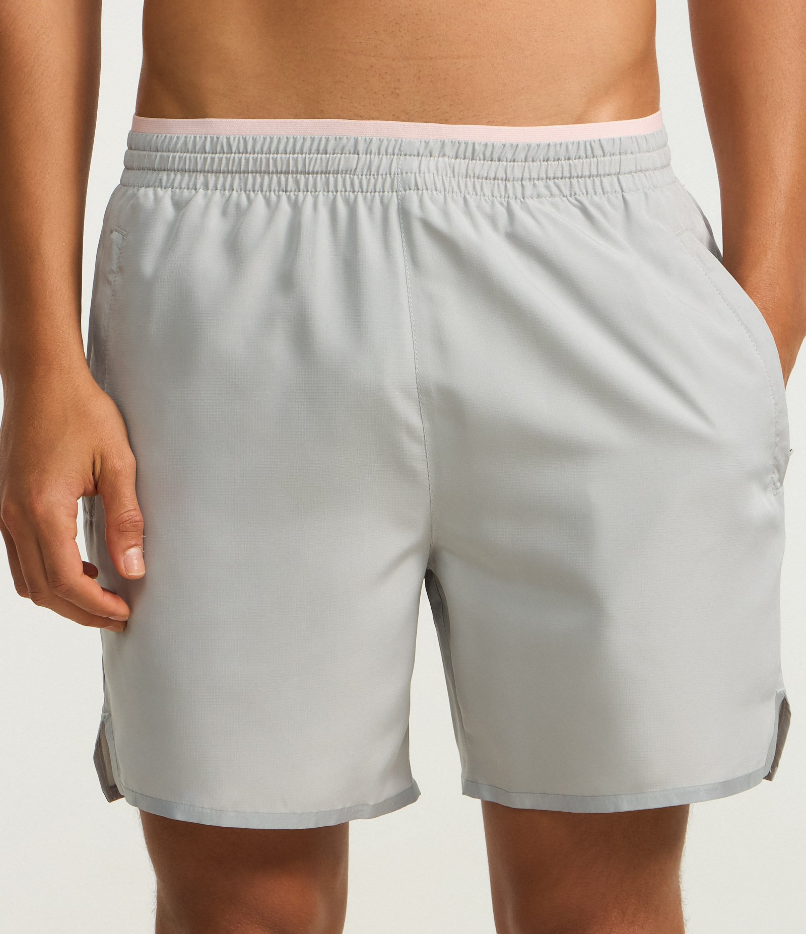 Bermuda Esportiva em Ripstop com Barra Refletiva Cinza 2