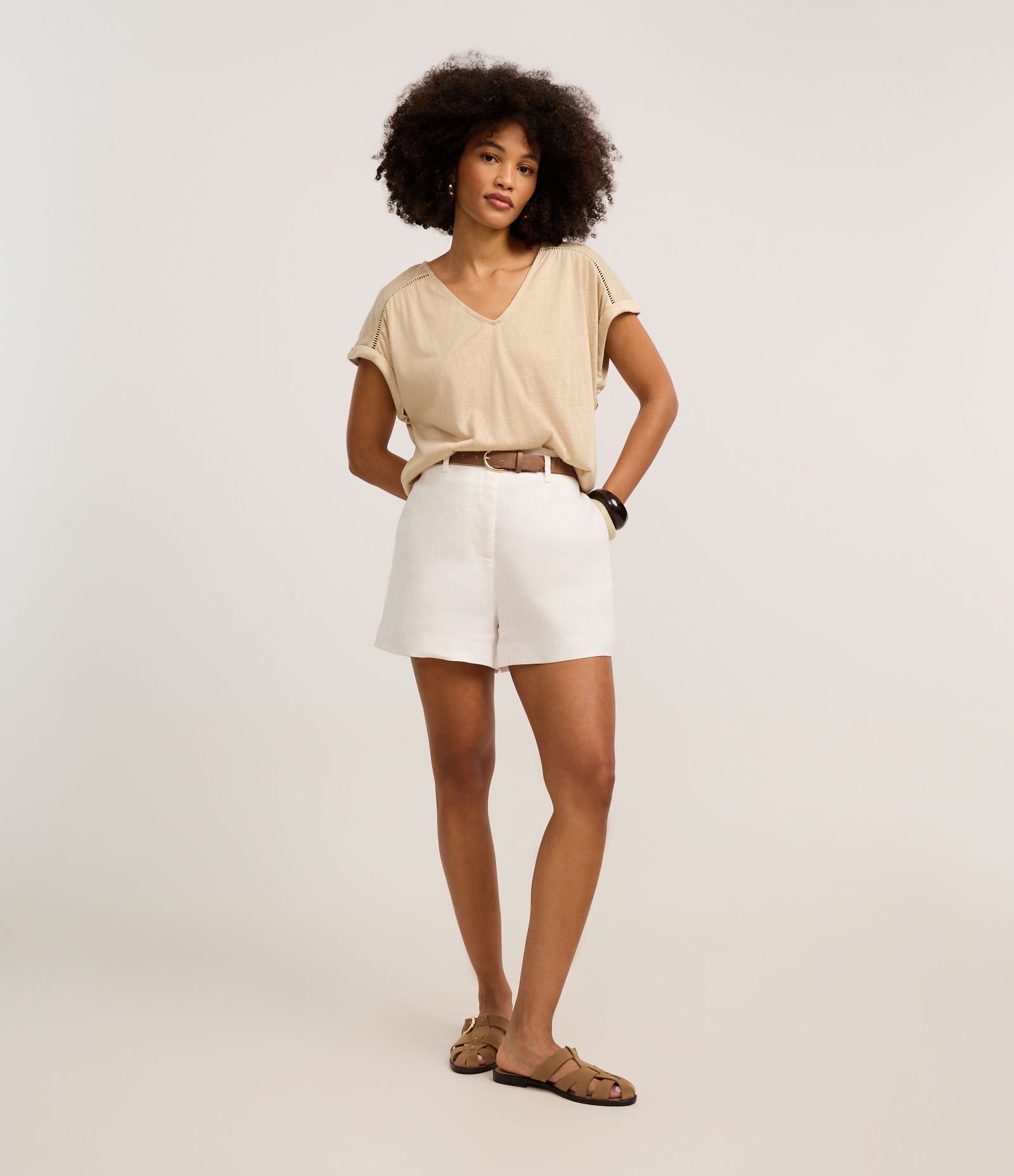 Blusa em Flamê com Entremeio na Manga Dobrada Bege 2