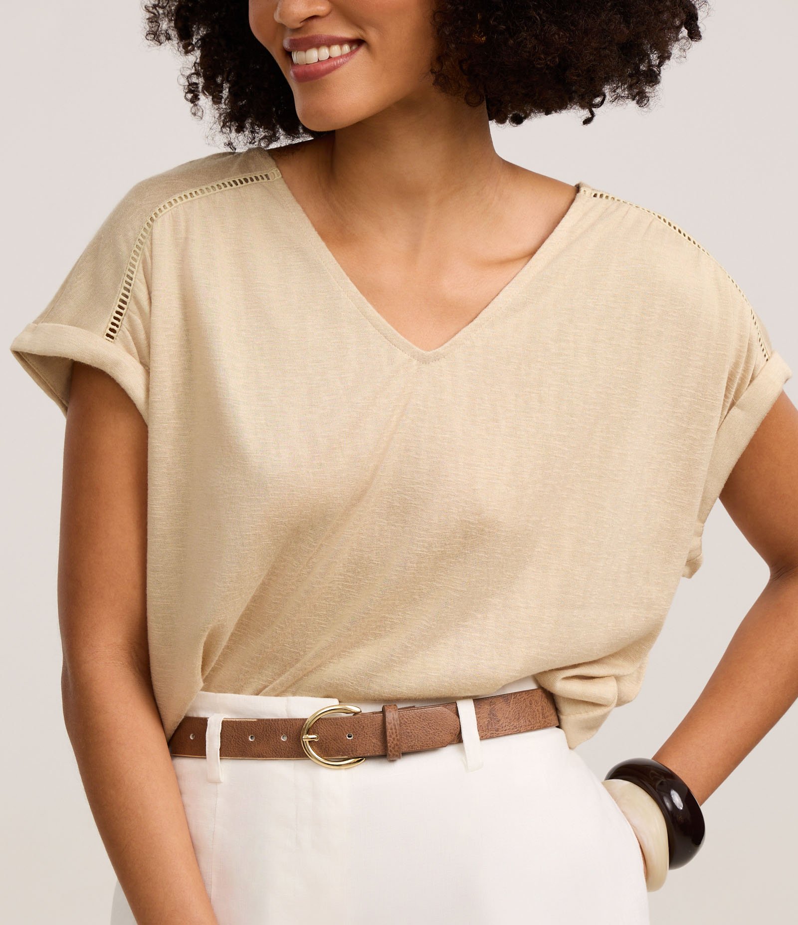 Blusa em Flamê com Entremeio na Manga Dobrada Bege 4