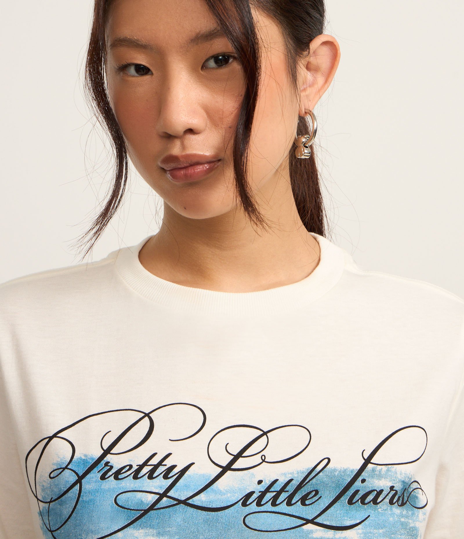 Camiseta Alongada em Algodão com Estampa Pretty Little Liars Branco 3