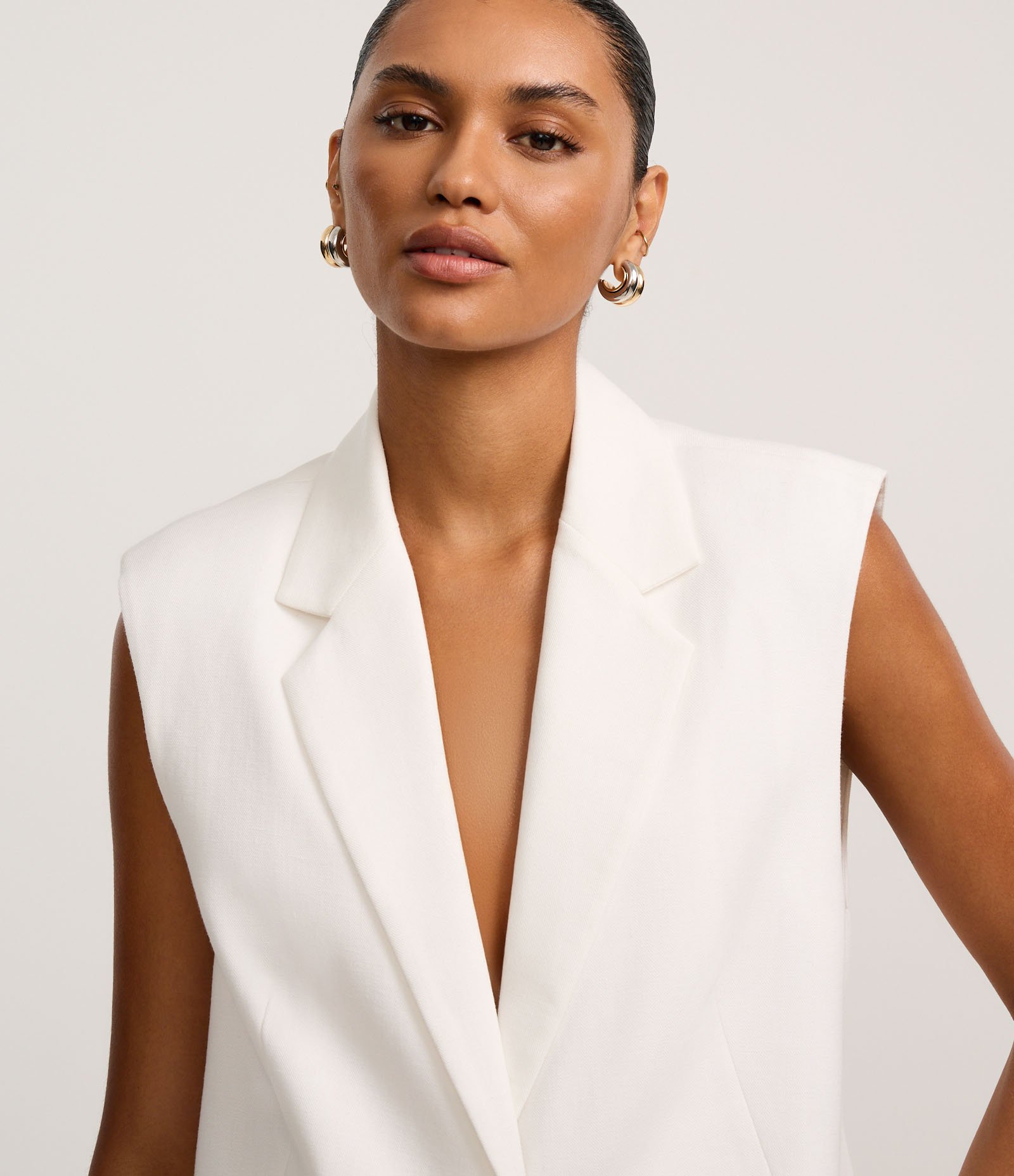 Colete Acinturado Longo com Fivela Ajustável nas Costas Off White 3