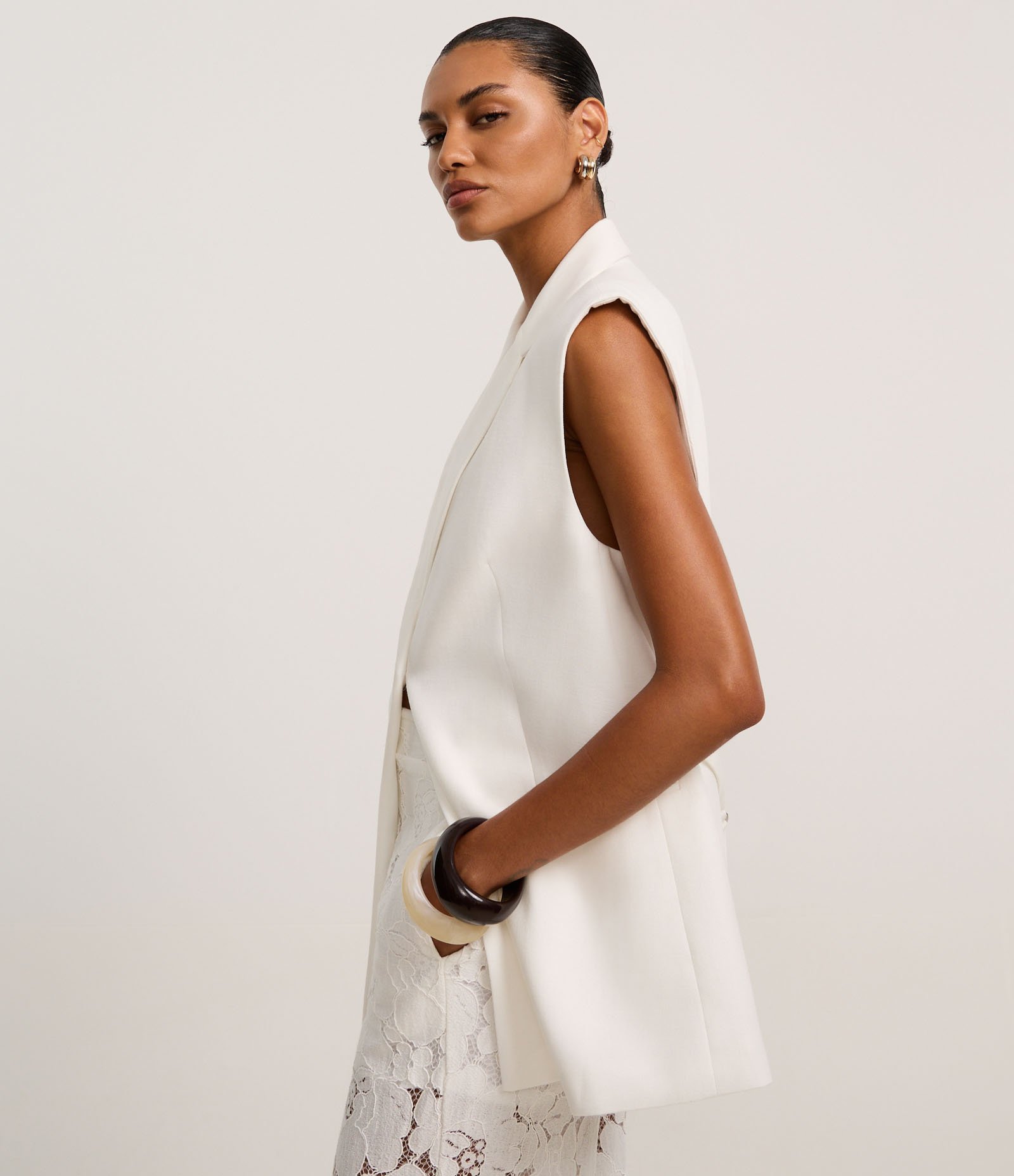 Colete Acinturado Longo com Fivela Ajustável nas Costas Off White 5