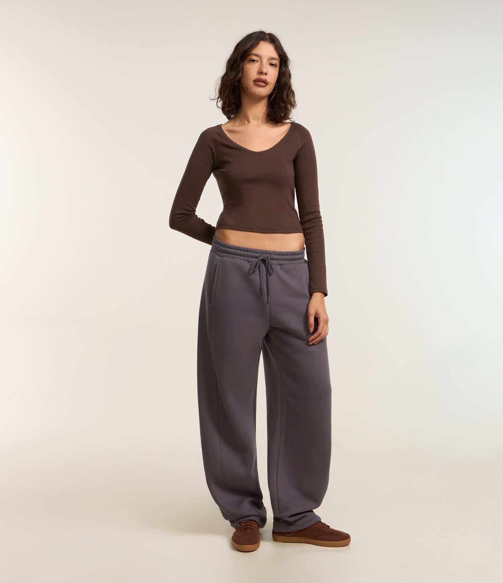 Calça Barrel em Moletom com Forro Fleece e Amarração na Cintura Cinza 1