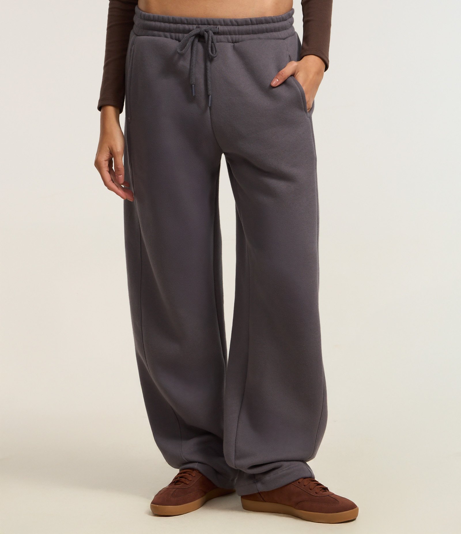 Calça Barrel em Moletom com Forro Fleece e Amarração na Cintura Cinza 3