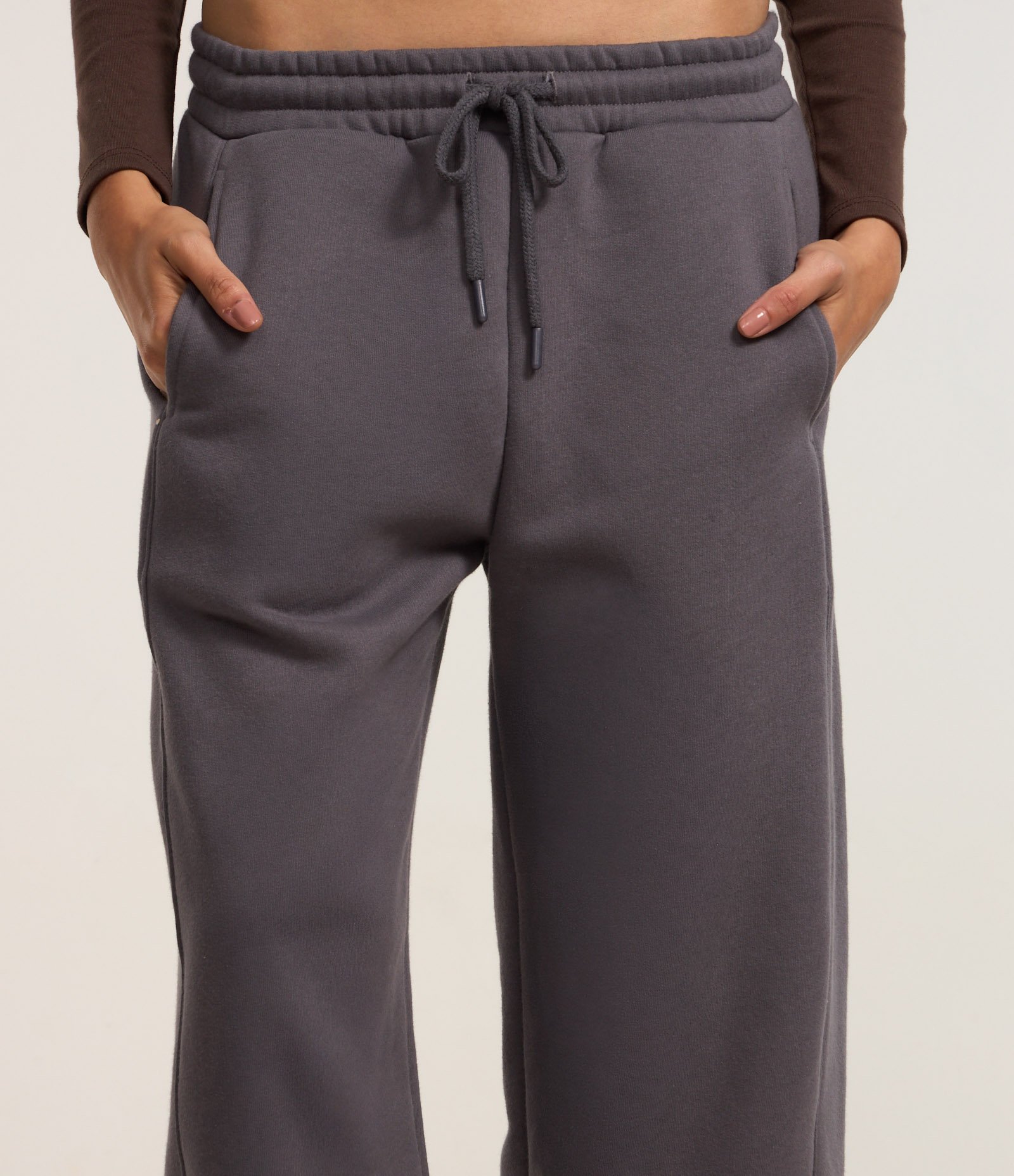 Calça Barrel em Moletom com Forro Fleece e Amarração na Cintura Cinza 4