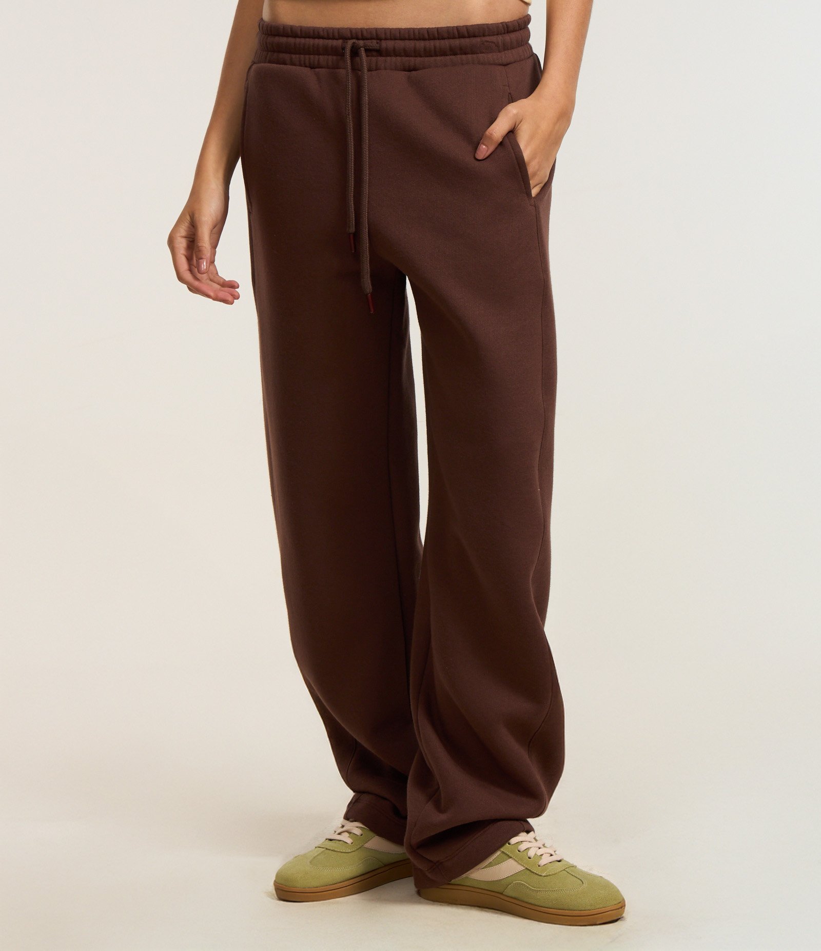 Calça Barrel em Moletom com Forro Fleece e Amarração na Cintura Marrom 3