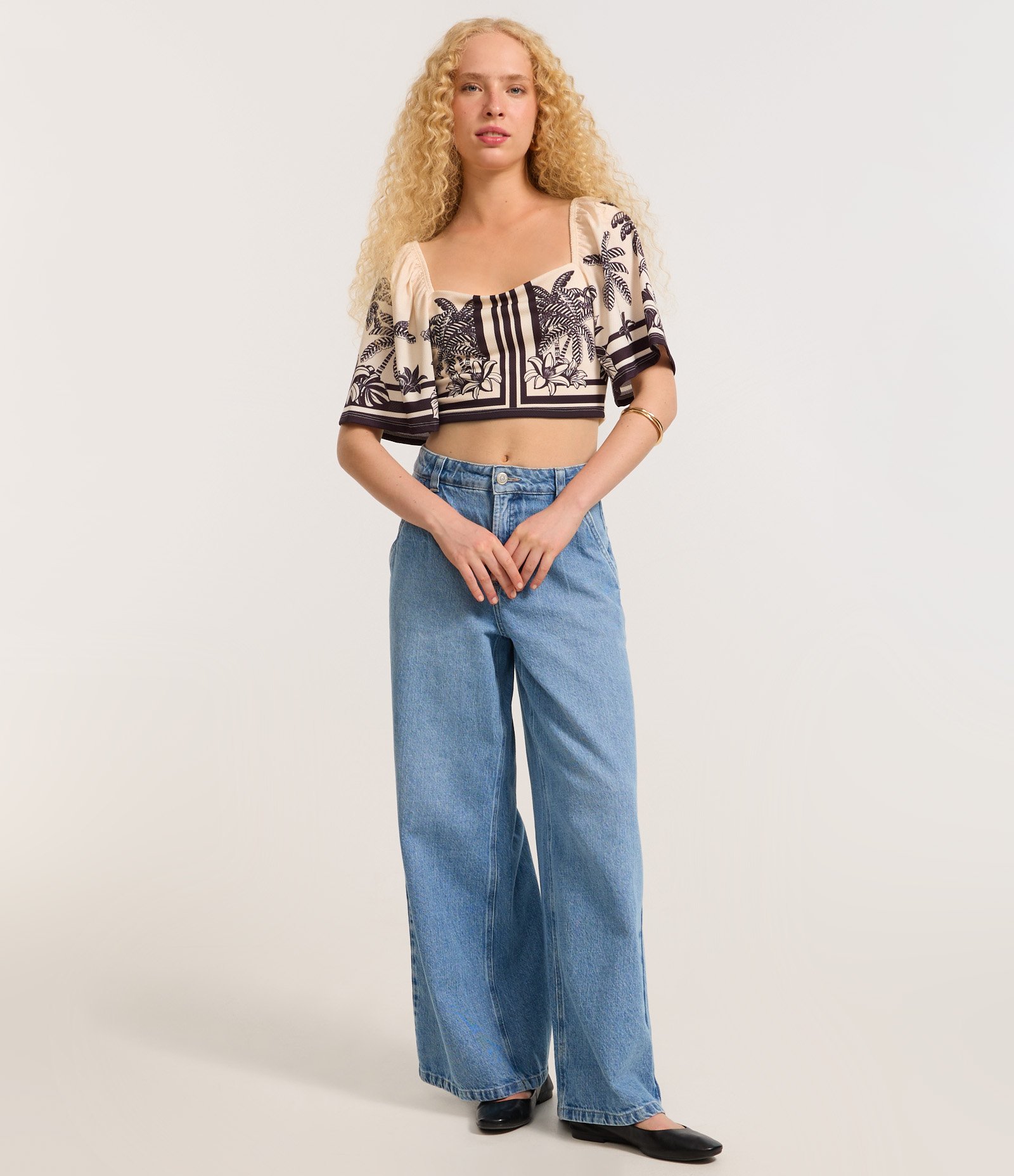 Blusa Cropped com Decote Quadrado e Estampa Mata Atlântica Bege 2