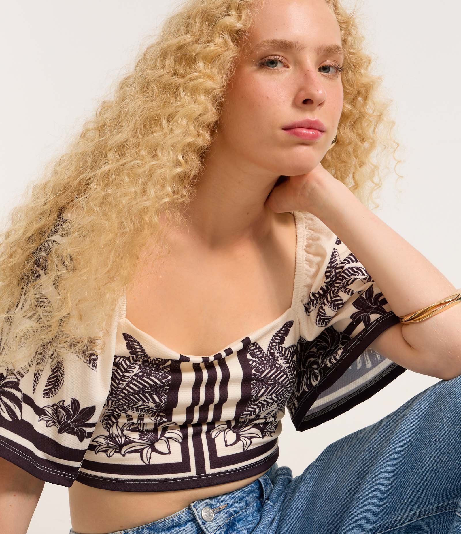 Blusa Cropped com Decote Quadrado e Estampa Mata Atlântica Bege 3