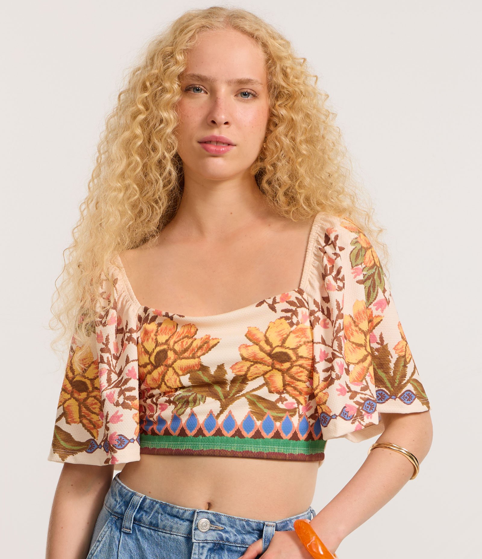 Blusa Cropped Texturizada com Manga Ampla e Estampa Floral Multicores 3