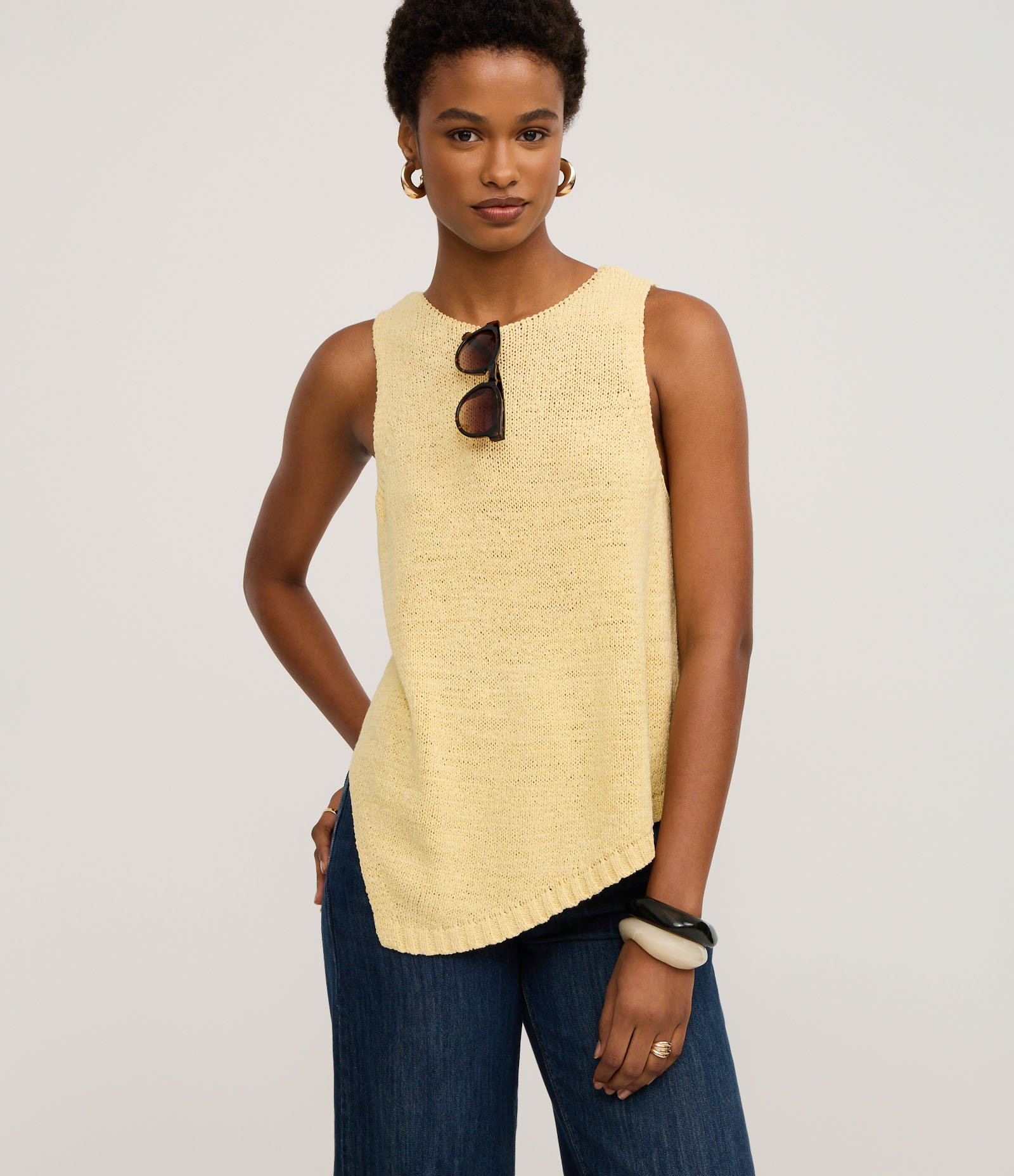 Blusa em Tricô com Decote Redondo e Barra Assimétrica Amarelo 1