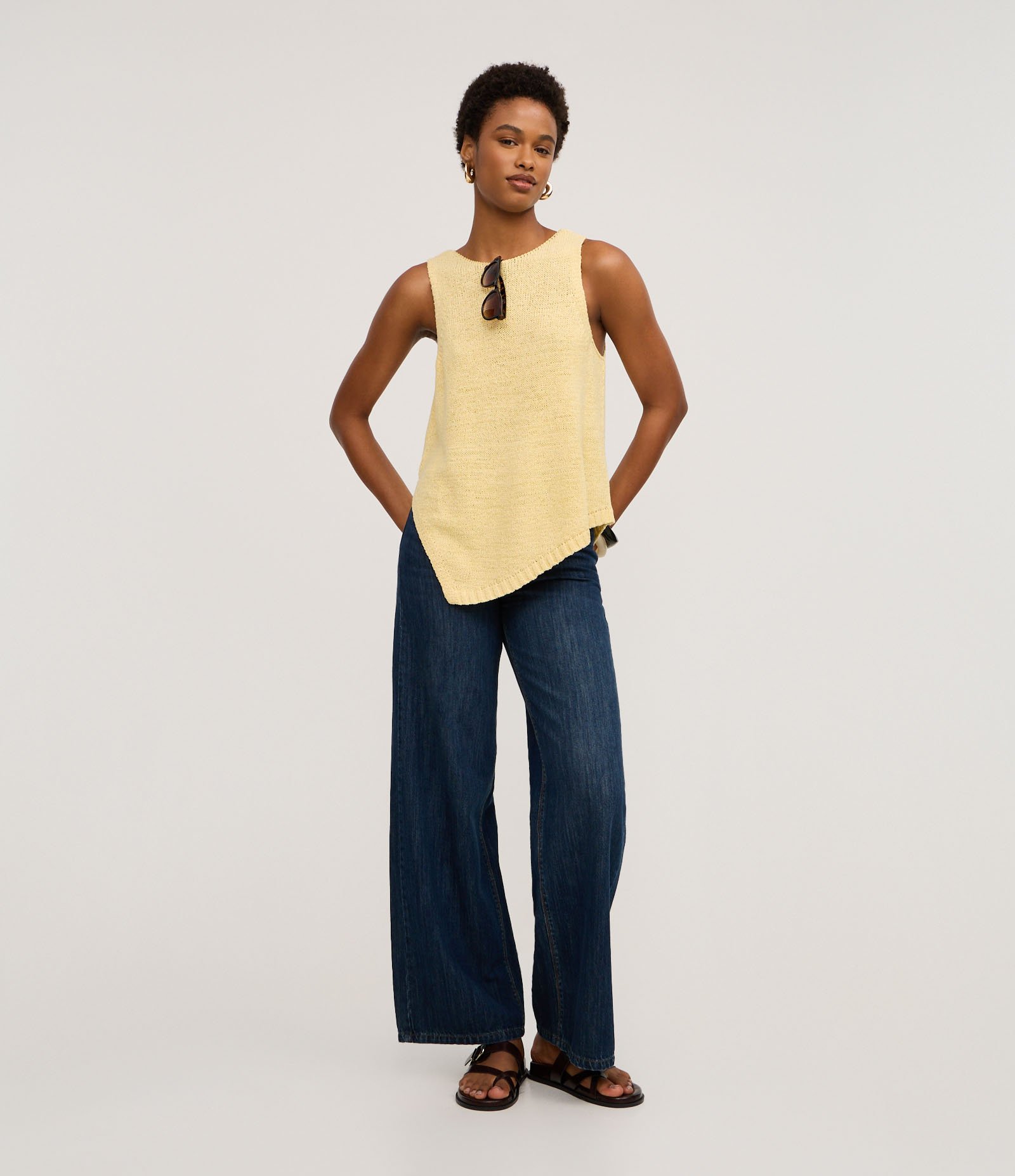 Blusa em Tricô com Decote Redondo e Barra Assimétrica Amarelo 2