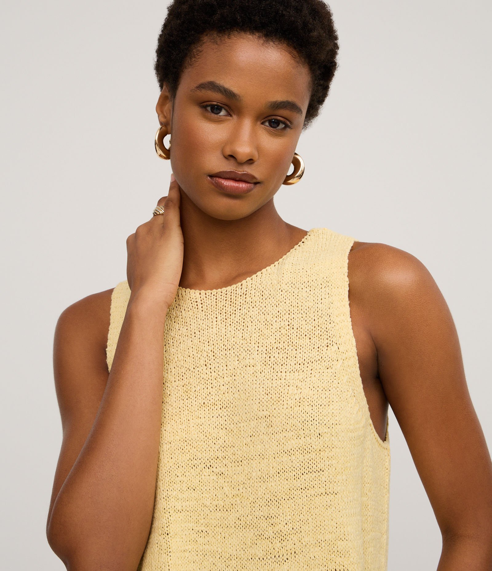 Blusa em Tricô com Decote Redondo e Barra Assimétrica Amarelo 3