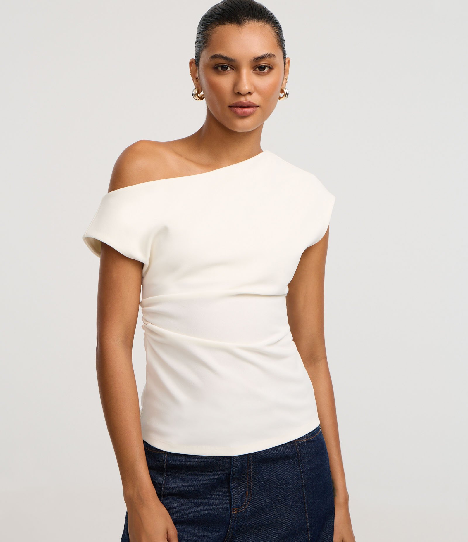 Blusa com Decote Assimétrico e Drapeado Lateral Off White 1