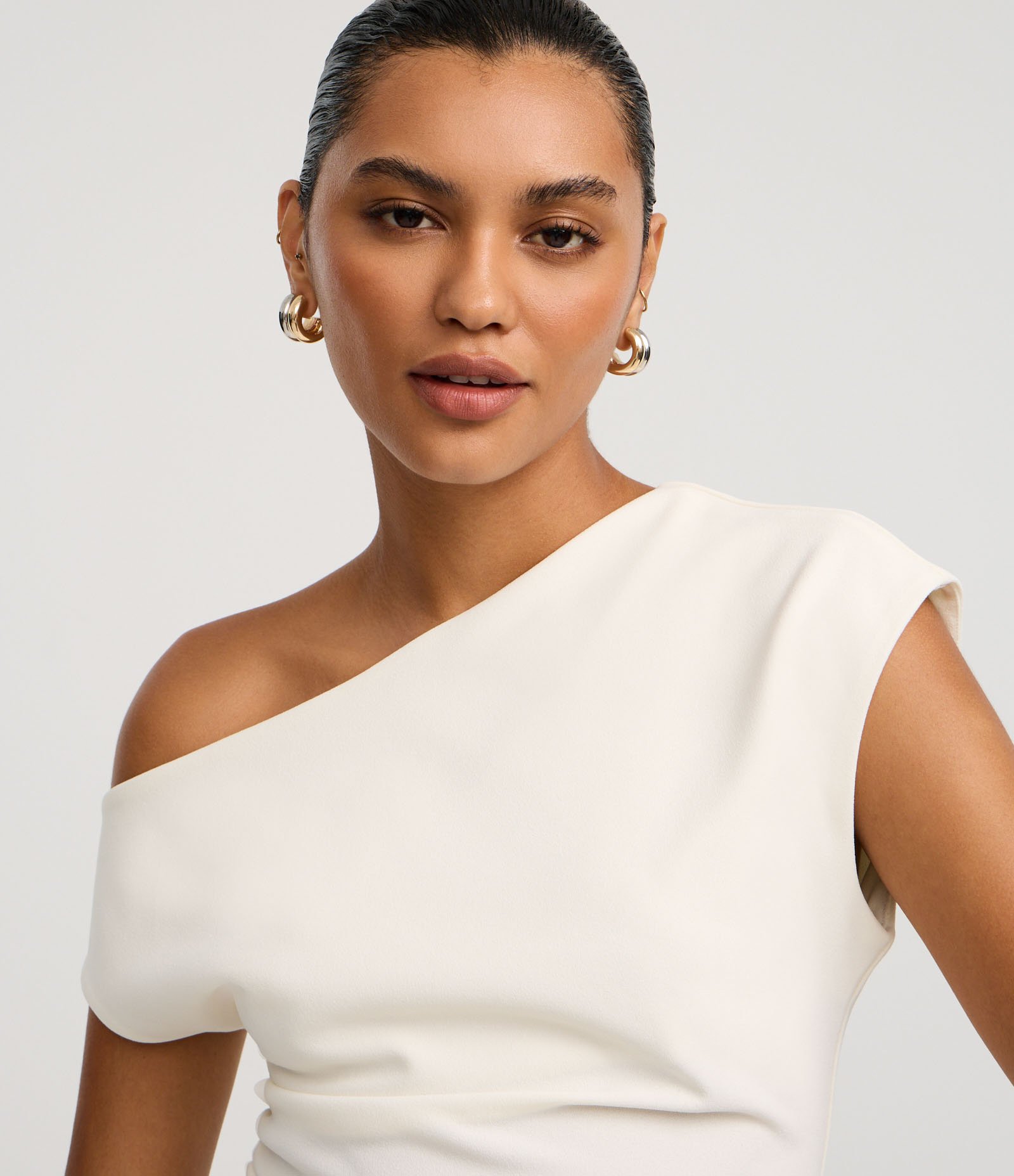 Blusa com Decote Assimétrico e Drapeado Lateral Off White 3