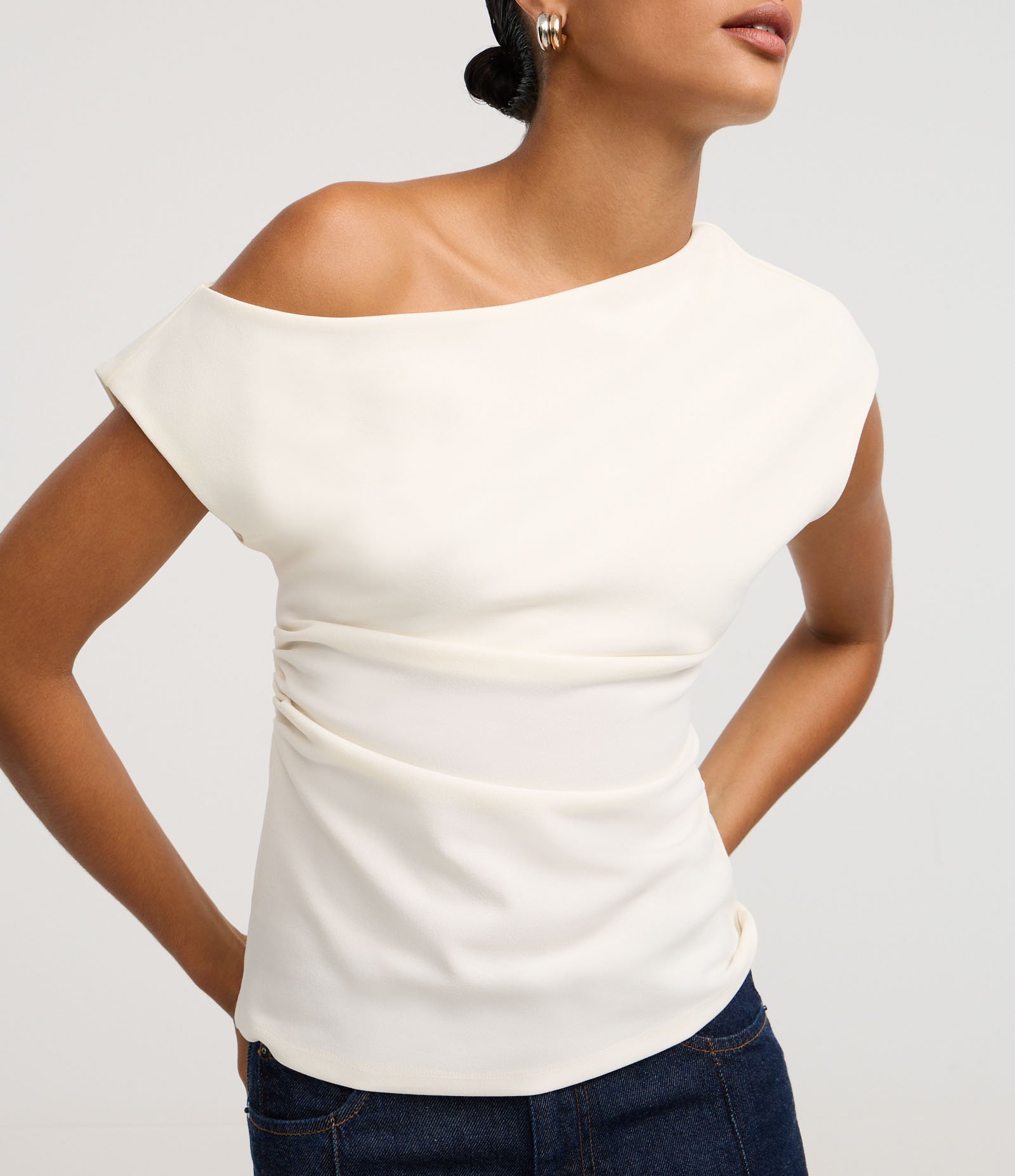 Blusa com Decote Assimétrico e Drapeado Lateral Off White 4