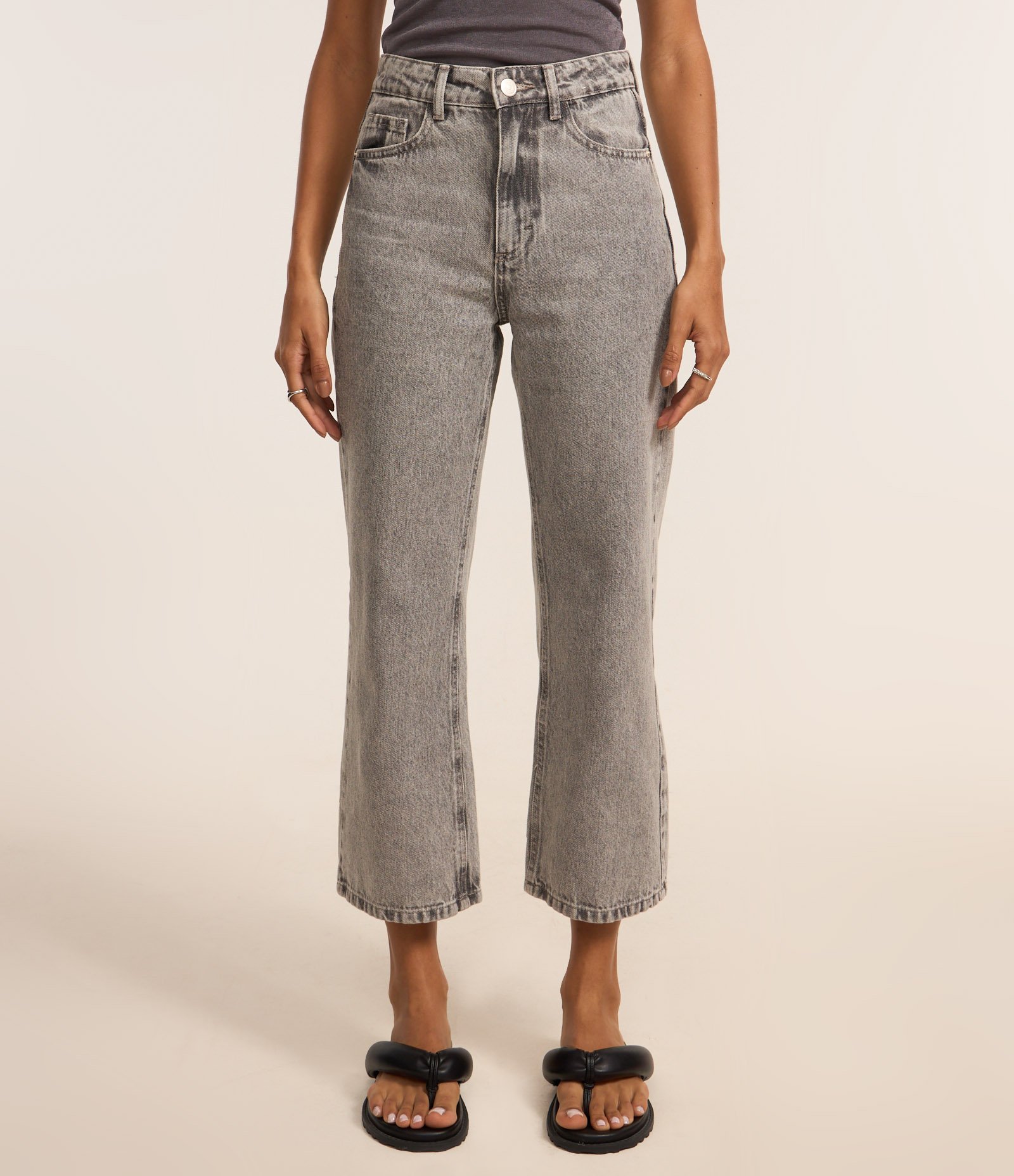 Calça Cropped Reta Jeans com Lavagem Clássica Cinza 3