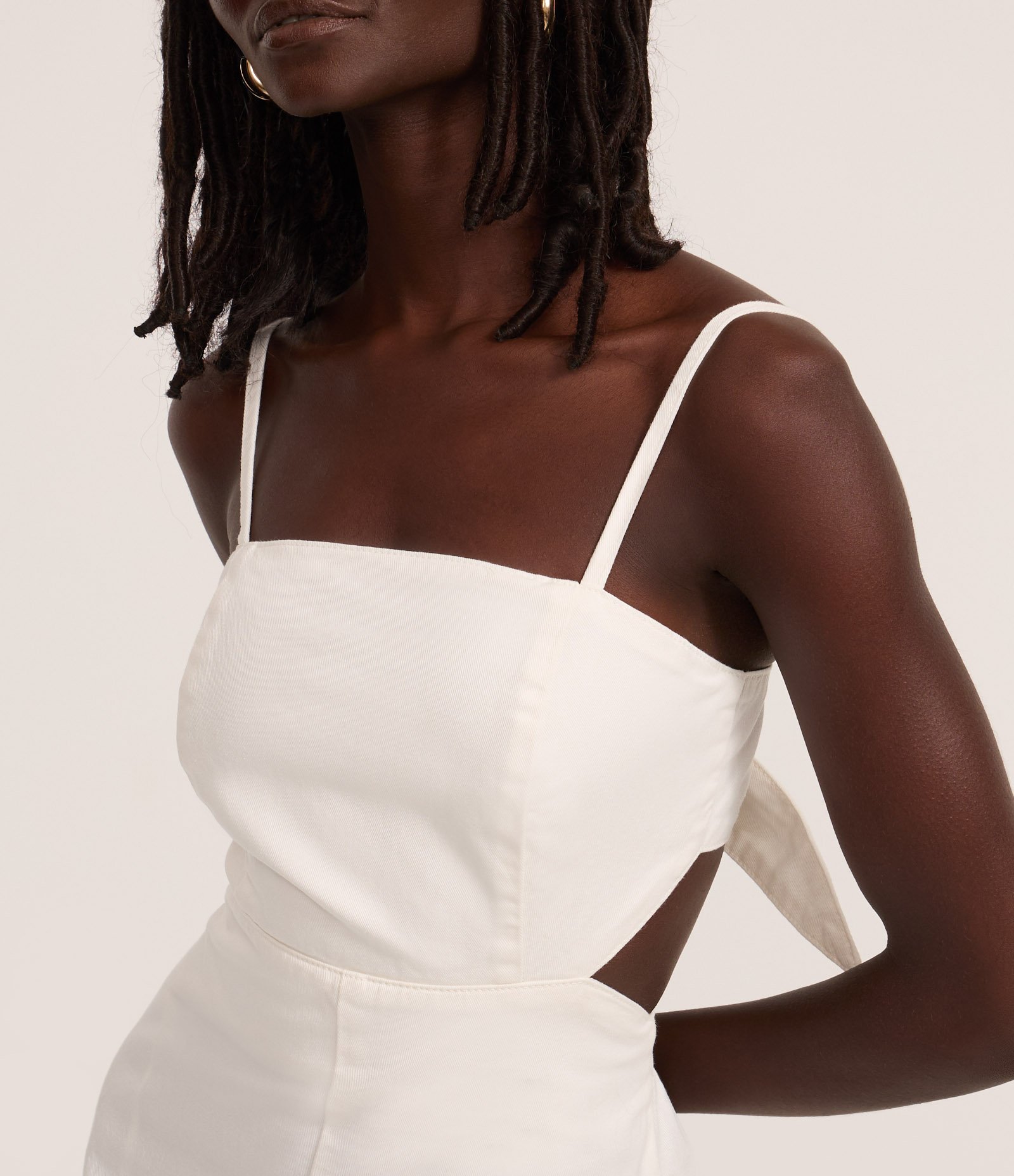 Macacão Longo em Sarja com Recorte na Cintura e Laço Branco 3