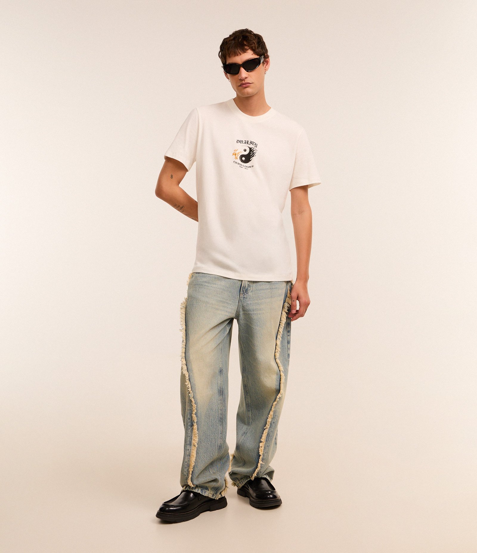 Camiseta T-Shirt em Algodão com Estampa Duality Chaos Order Bege 3