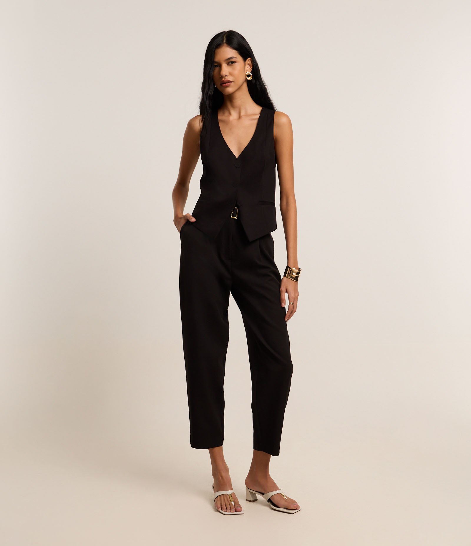 Colete Slim Alfaiatado com Decote V e Barra Assimétrica Preto 2