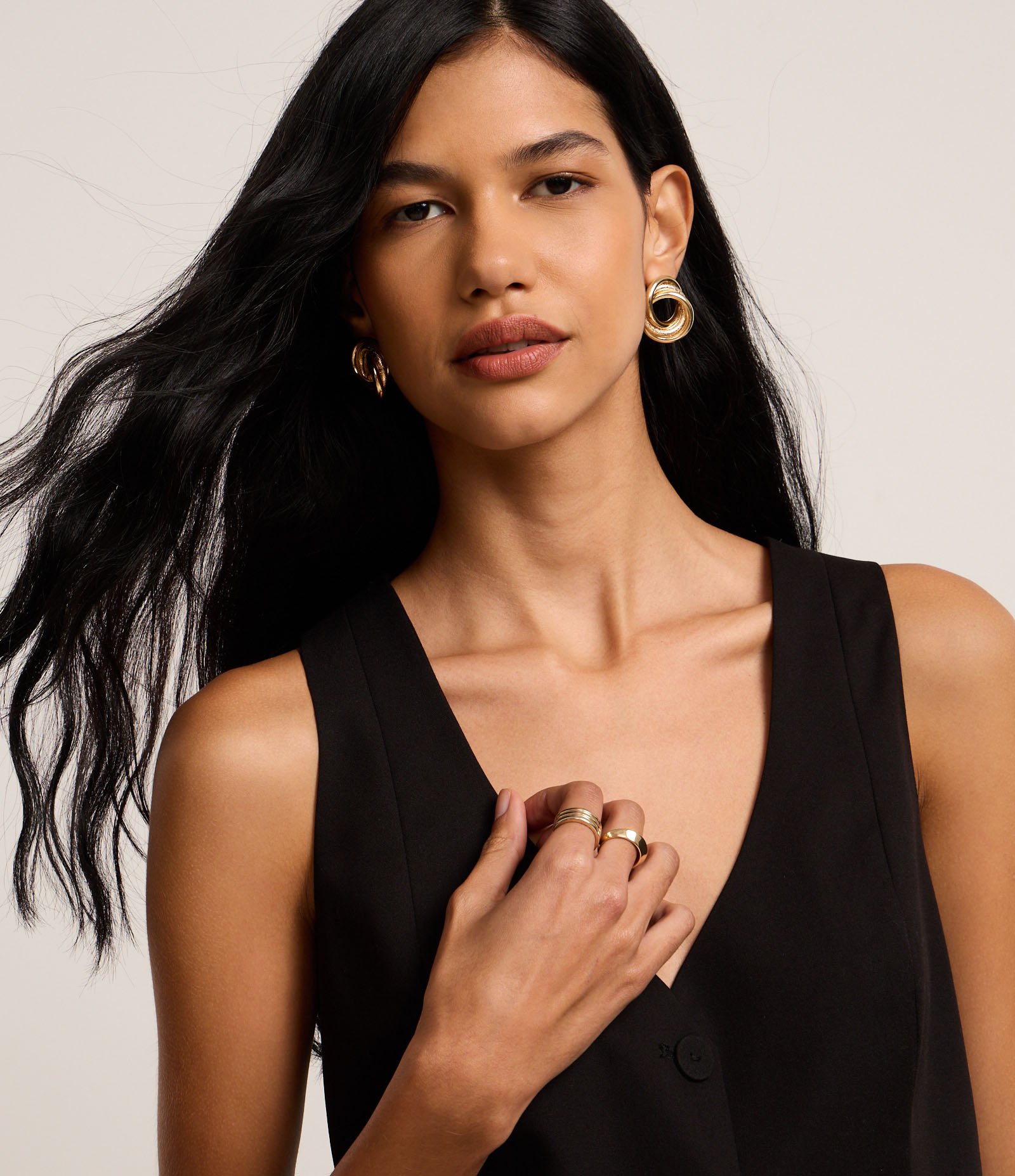 Colete Slim Alfaiatado com Decote V e Barra Assimétrica Preto 3