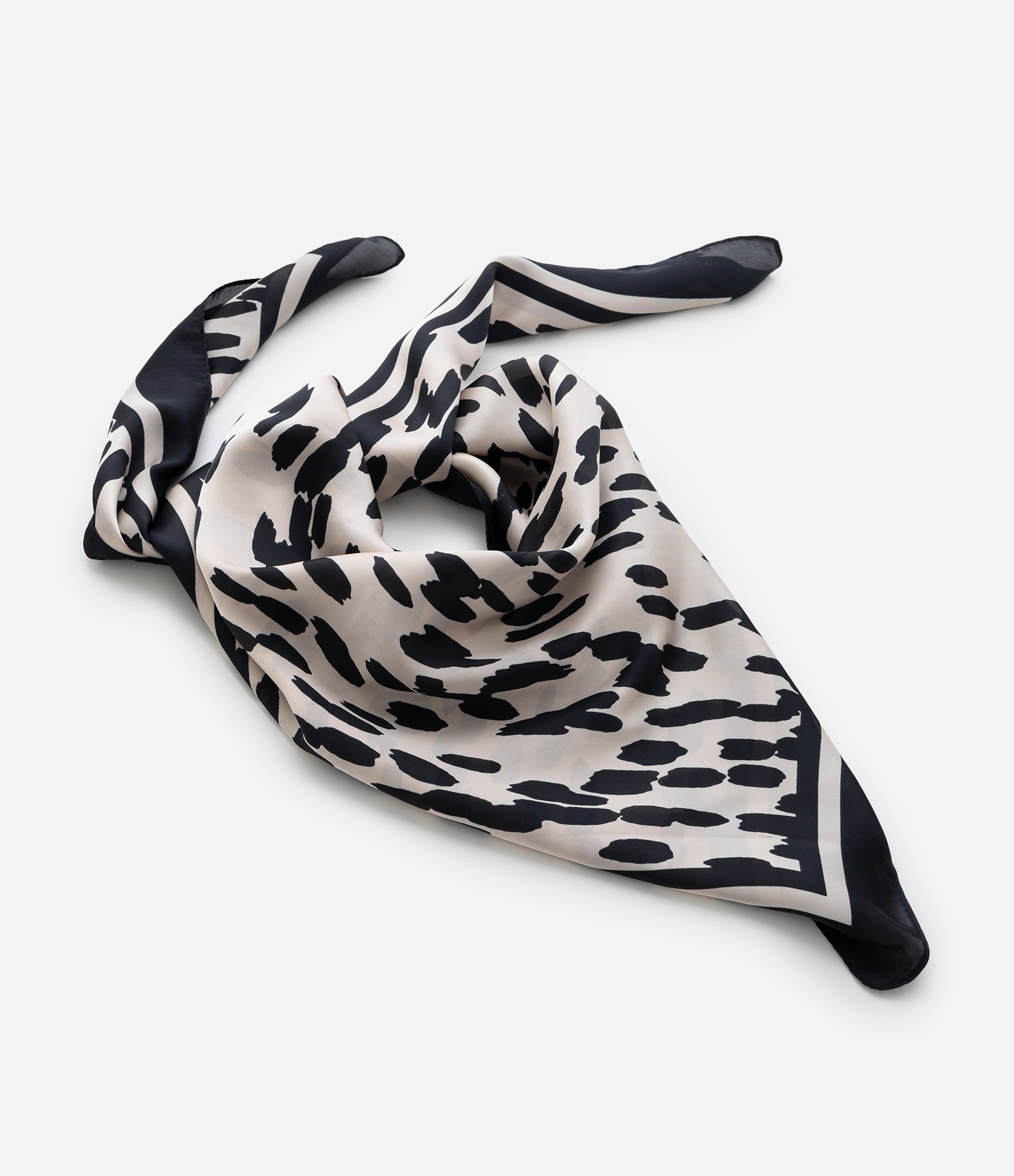 Lenço Quadrado em Cetim com Estampa de Pintinhas Preto 4