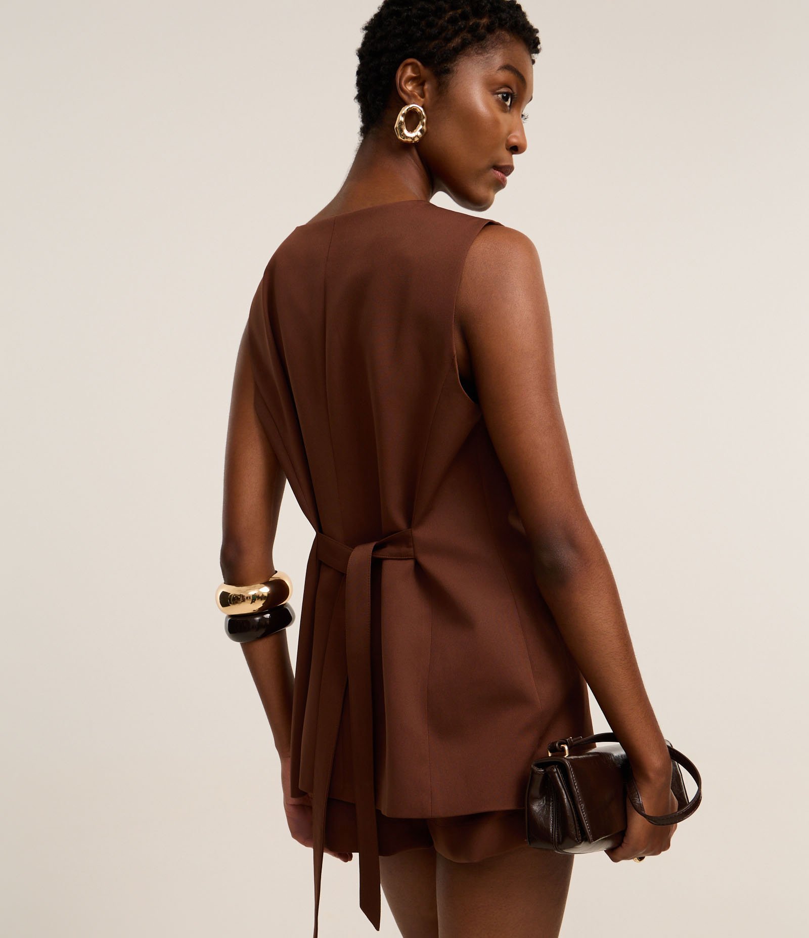 Colete Longo Alfaiatado com Botões e Amarração nas Costas Marrom 5