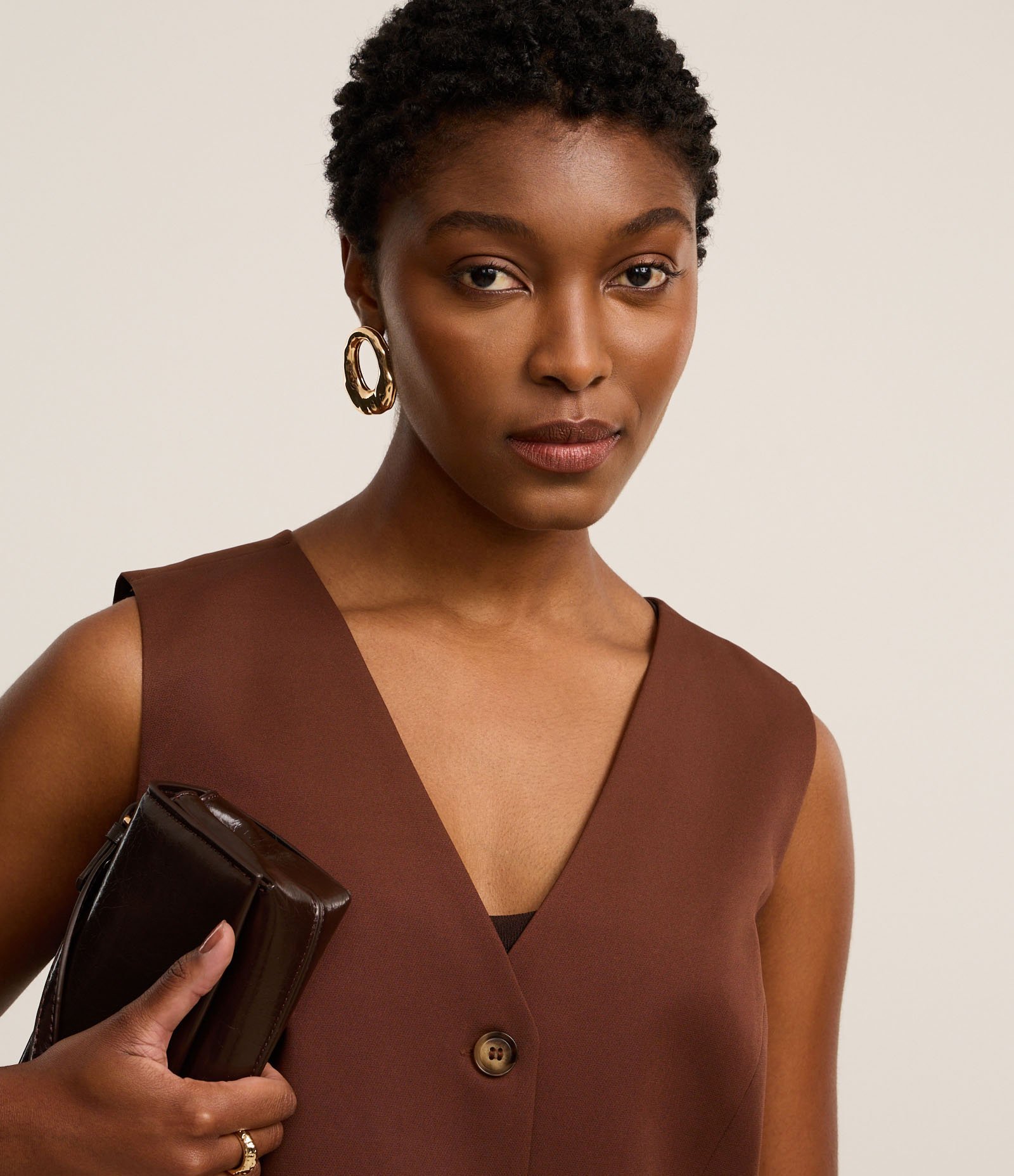 Colete Longo Alfaiatado com Botões e Amarração nas Costas Marrom 6