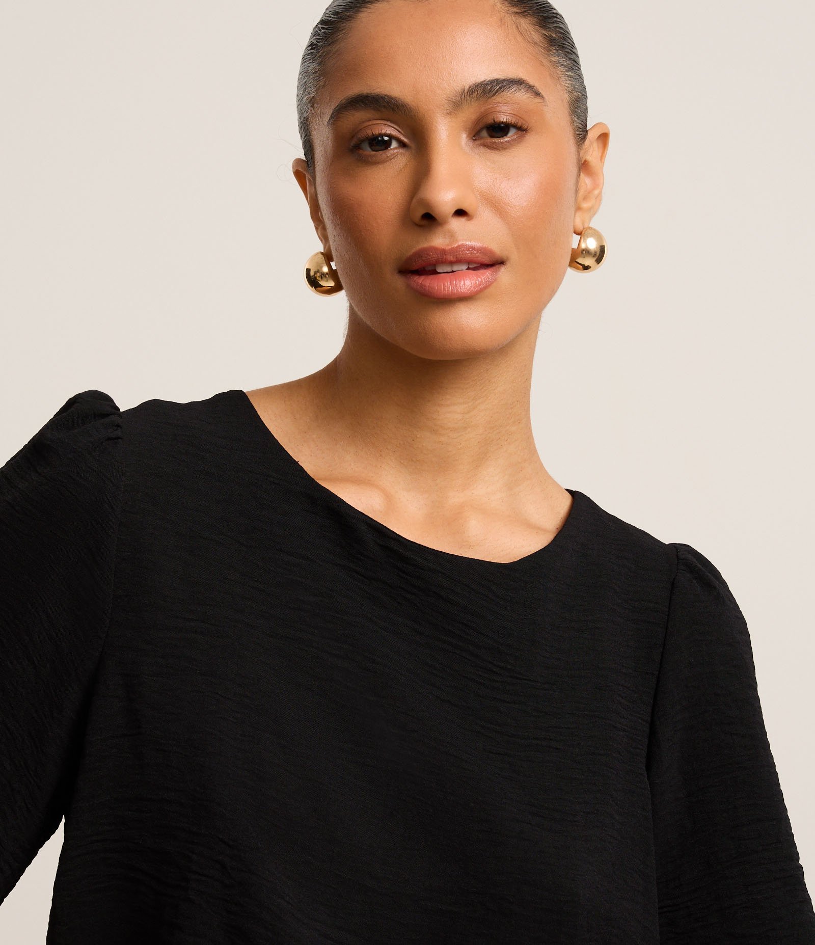 Blusa em Airflow com Manga Bufante e Abertura Gota Preto 3