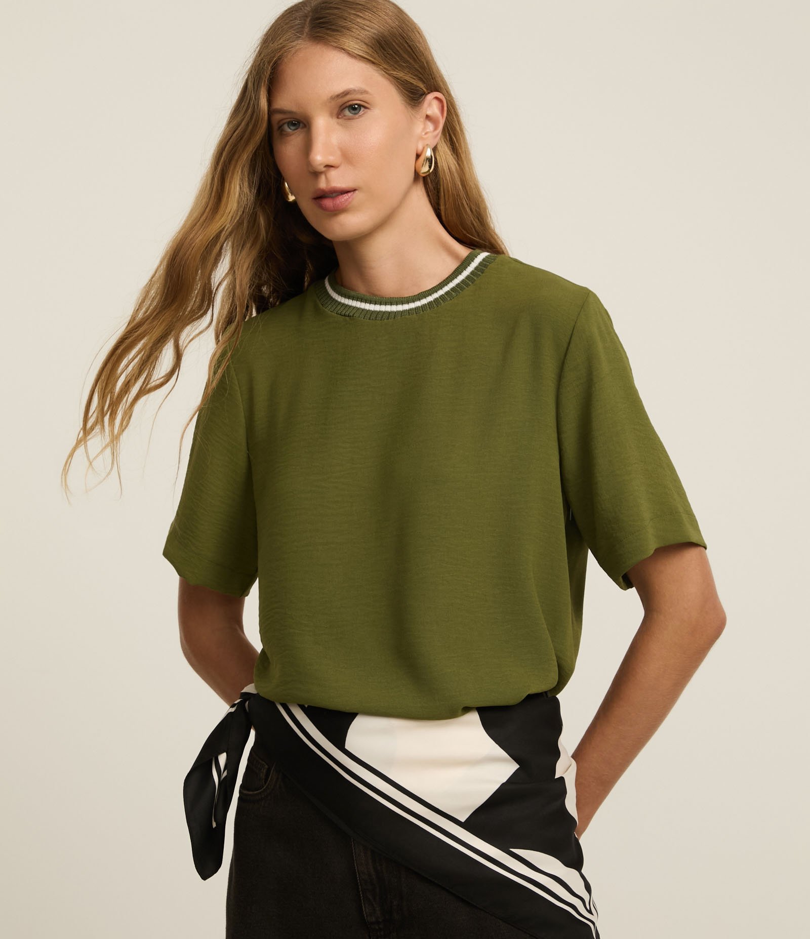 Blusa em Airflow com Gola de Ribana Contrastante Verde 1