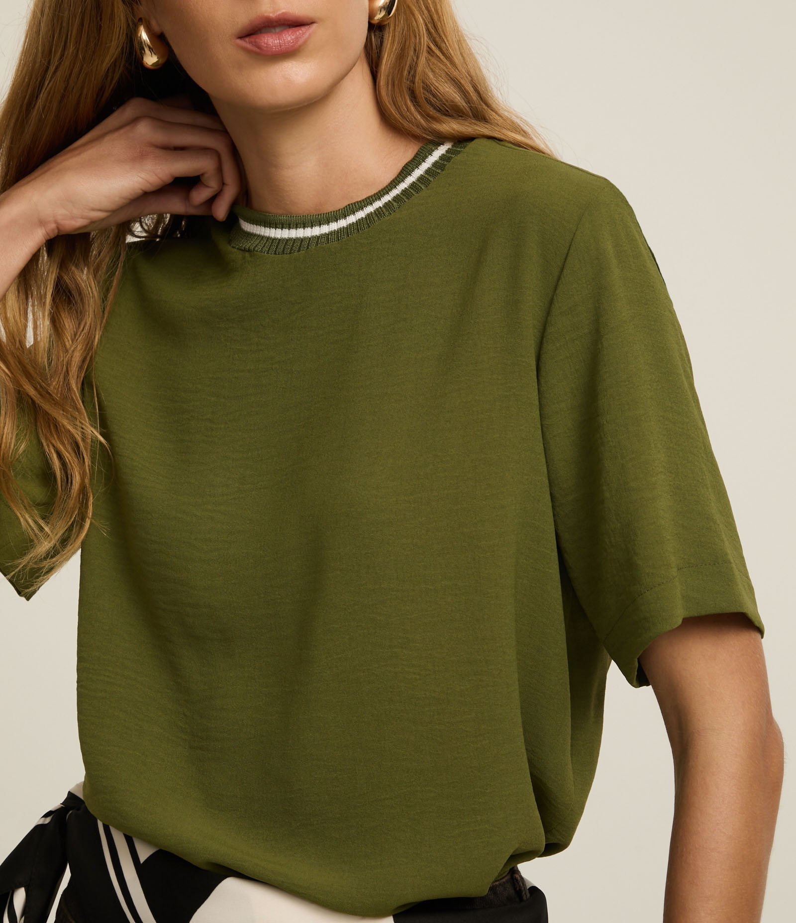 Blusa em Airflow com Gola de Ribana Contrastante Verde 3