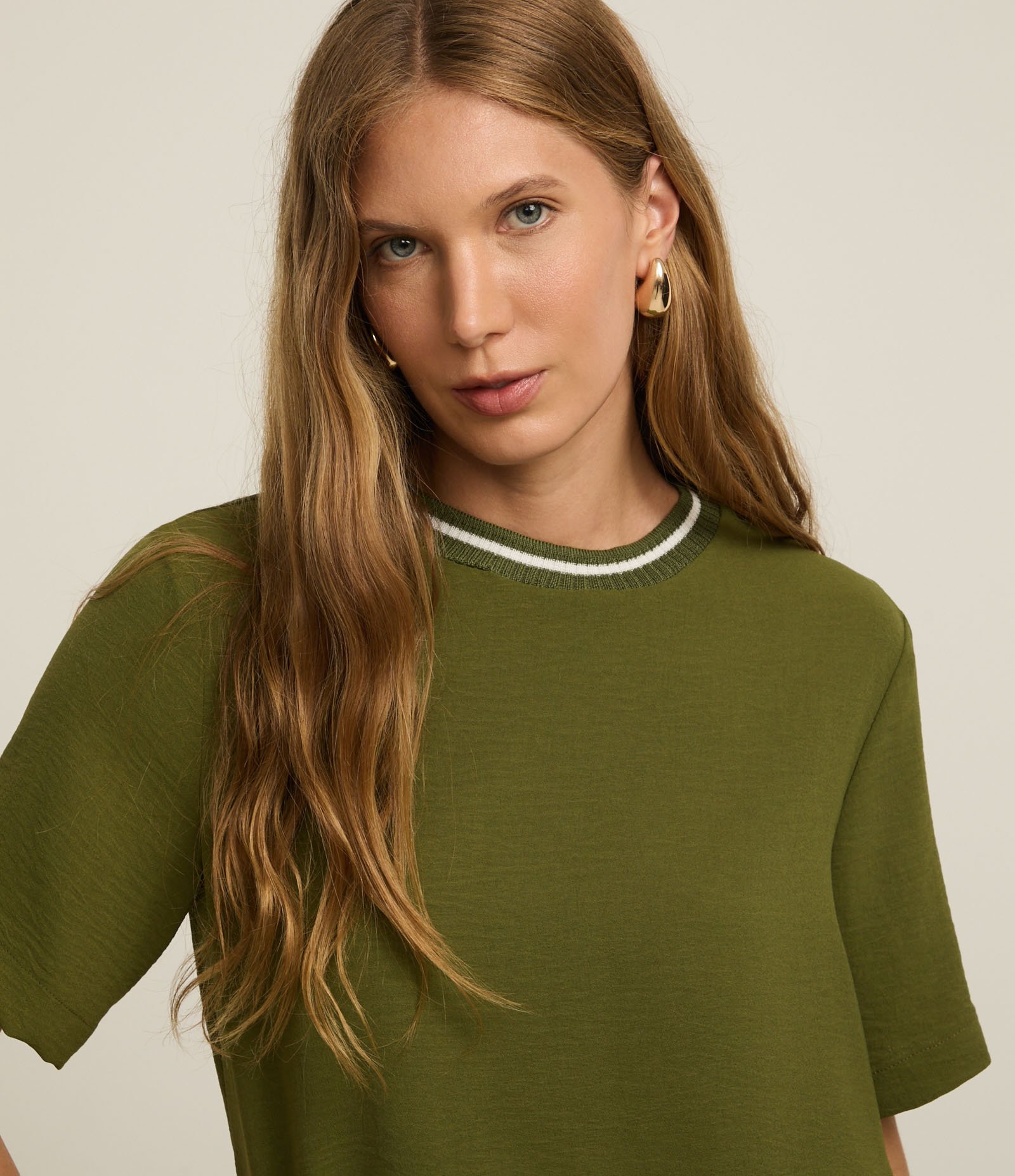 Blusa em Airflow com Gola de Ribana Contrastante Verde 4