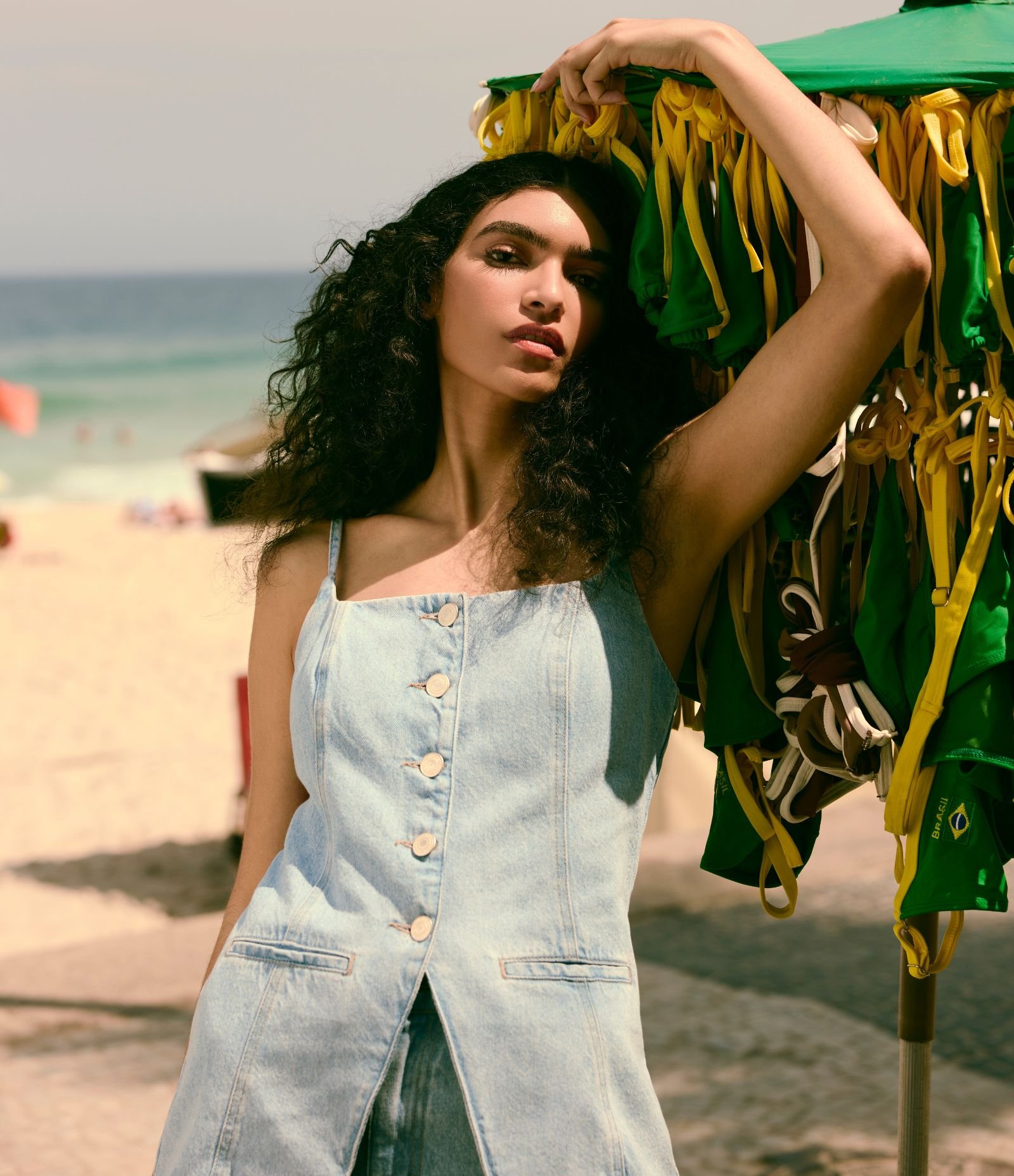 Colete Acinturado em Jeans com Botões e Barra V Azul 1