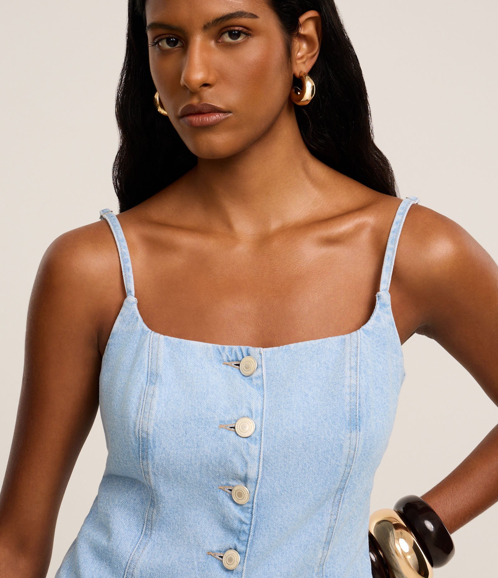 Colete Acinturado em Jeans com Botões e Barra V Azul 4