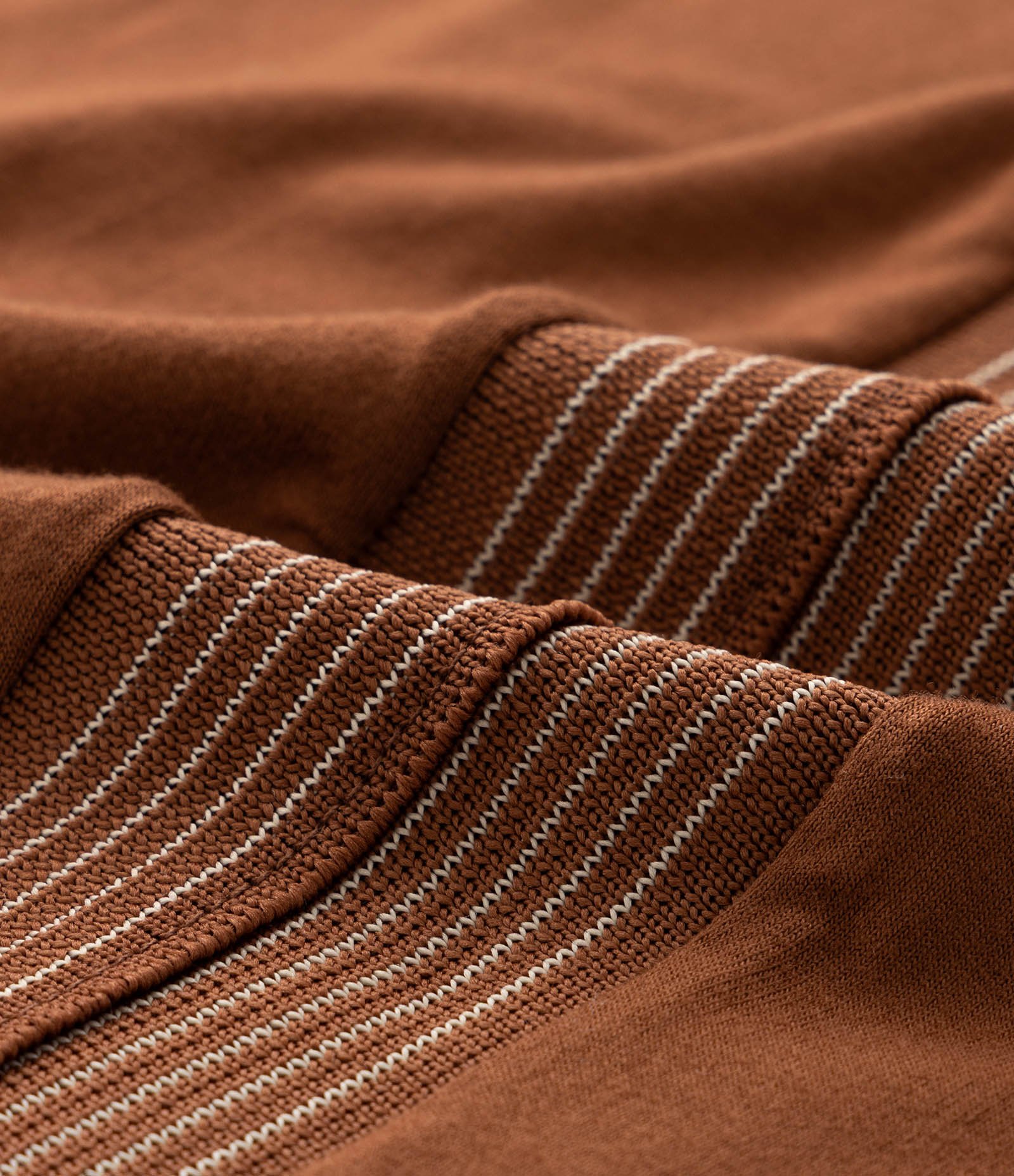 Blusa em Viscocrepe com Decote V em Retilínea Curve & Plus Size Marrom 6