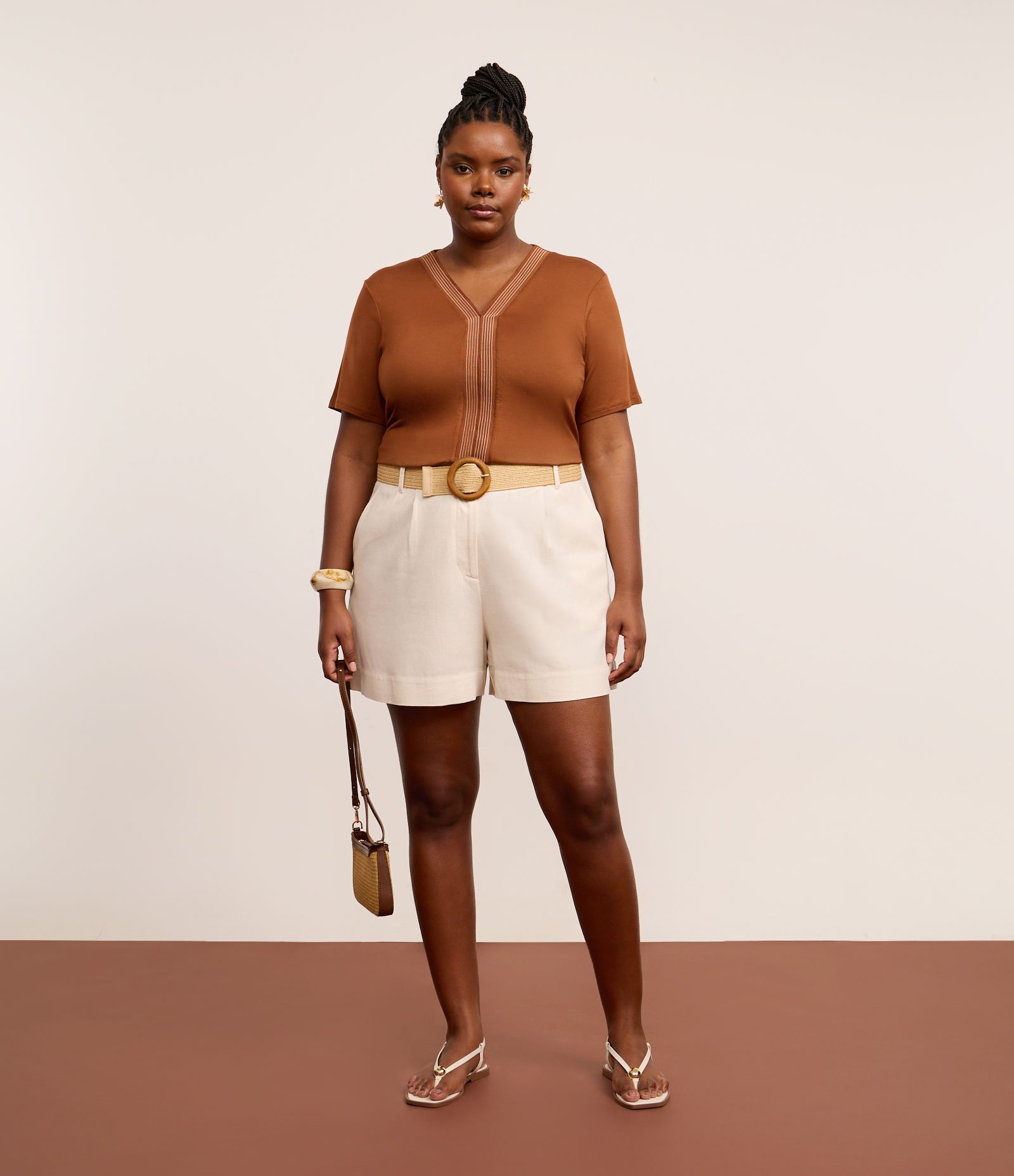 Blusa em Viscocrepe com Decote V em Retilínea Curve & Plus Size Marrom 2