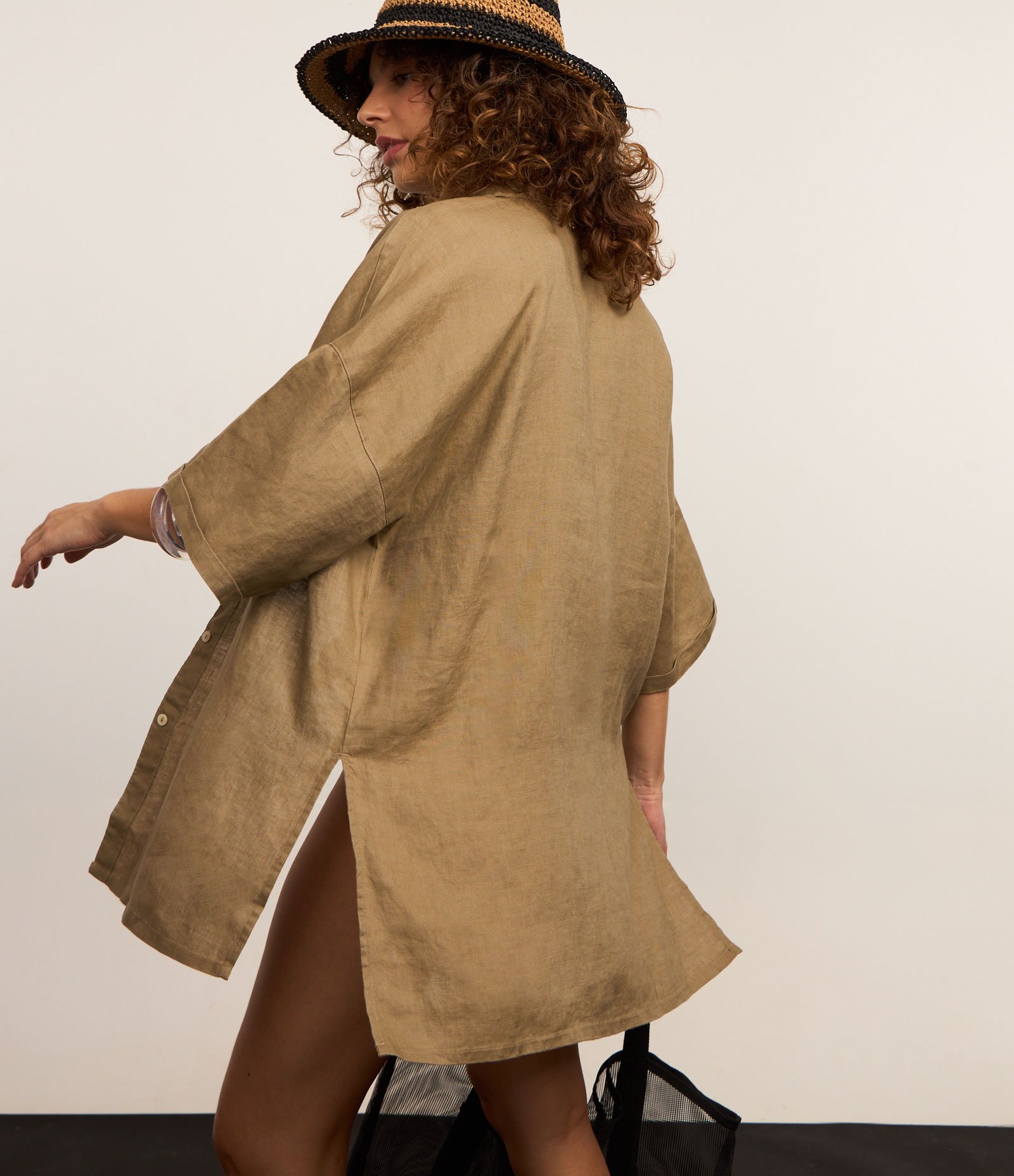 Saída de Praia Camisa em Linho Puro com Barra Mullet Verde 4