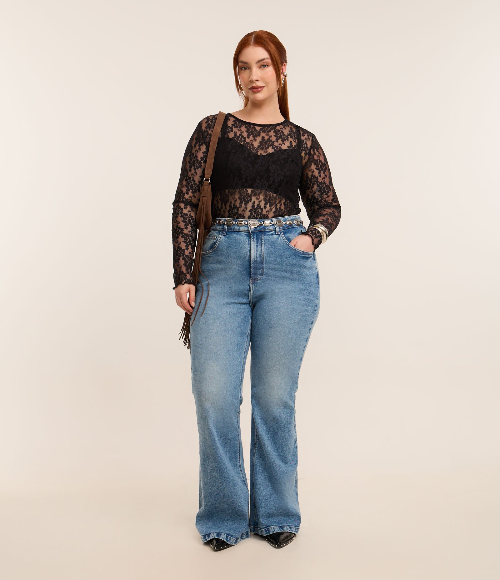 Blusa em Renda Floral com Transparência e Manga Longa Curve & Plus Size Preto 3
