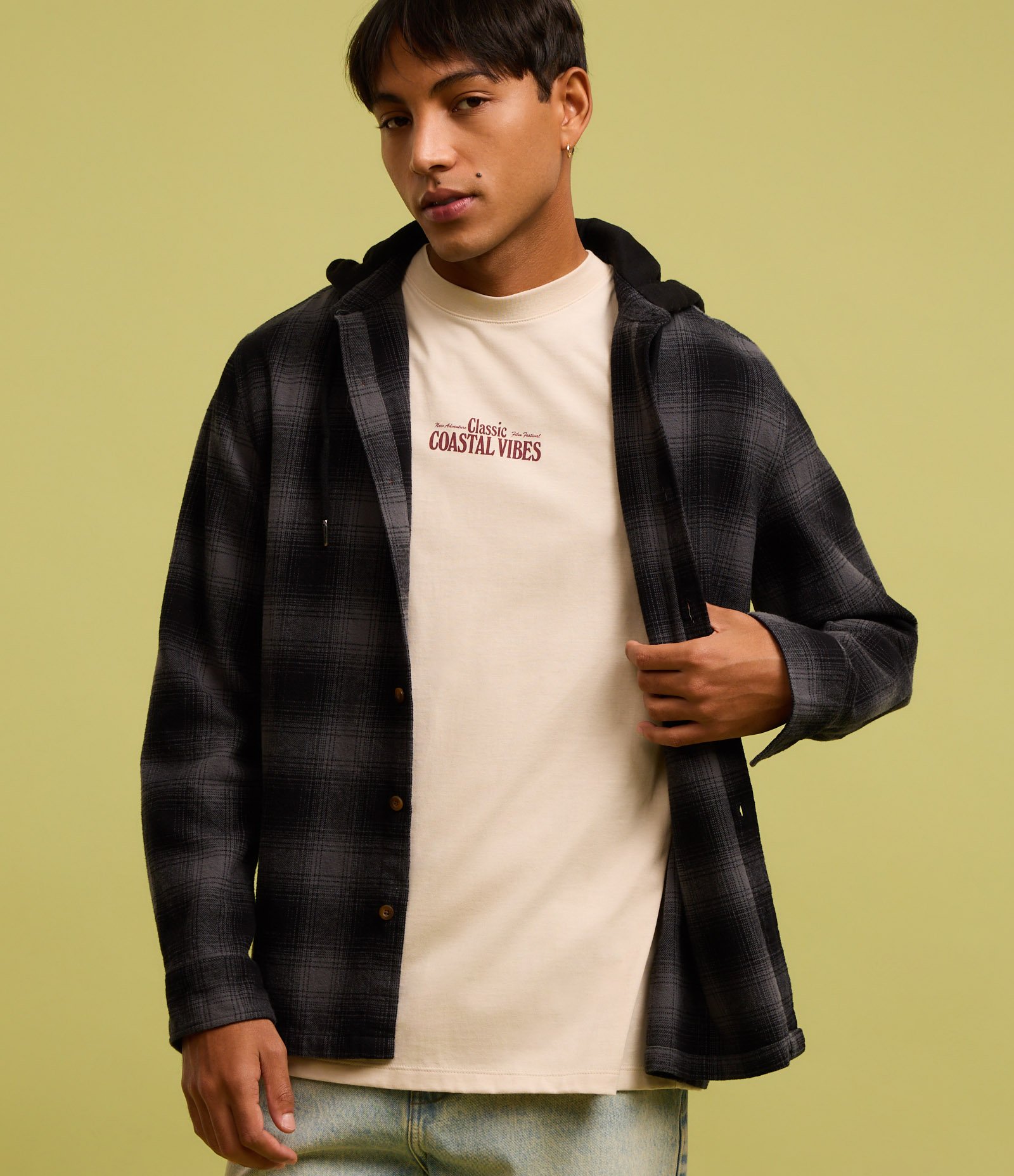 Camiseta Relaxed em Algodão com Estampa Lettering Marrom claro 4