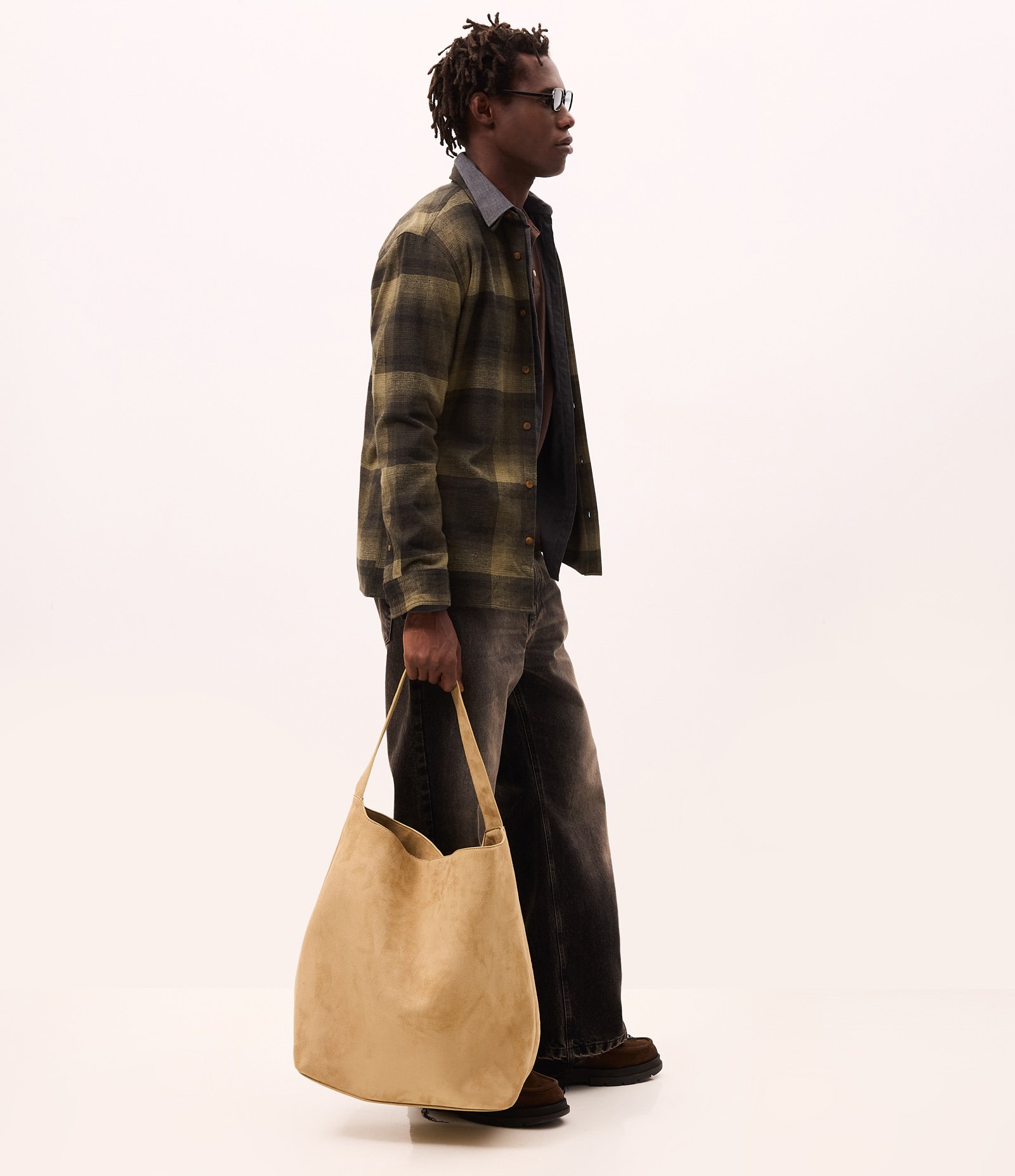 Bolsa Tote em Suede com Bolso Interno Bege 1