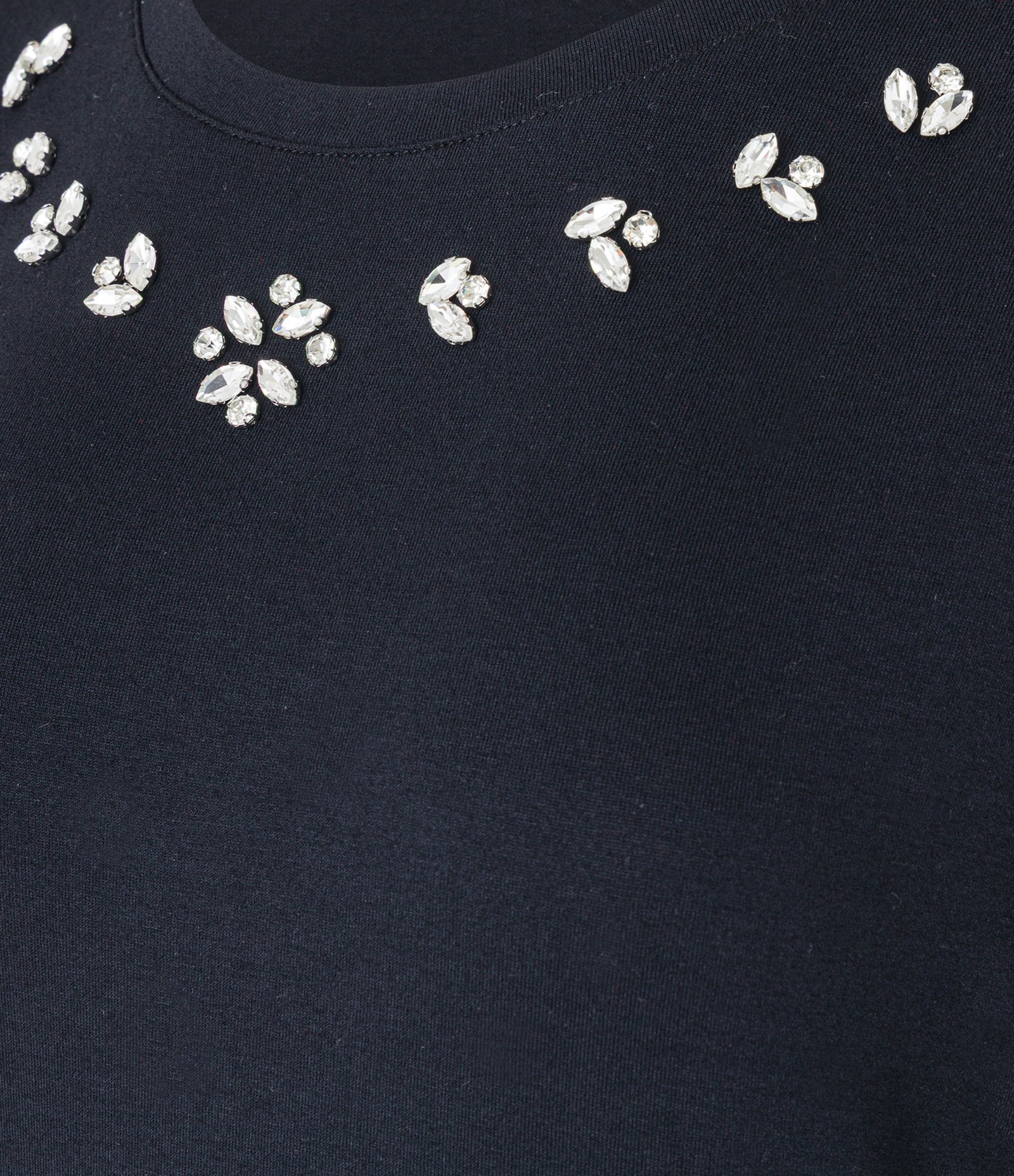 Camiseta T-Shirt em Viscose com Aplicação de Strass Preto 6