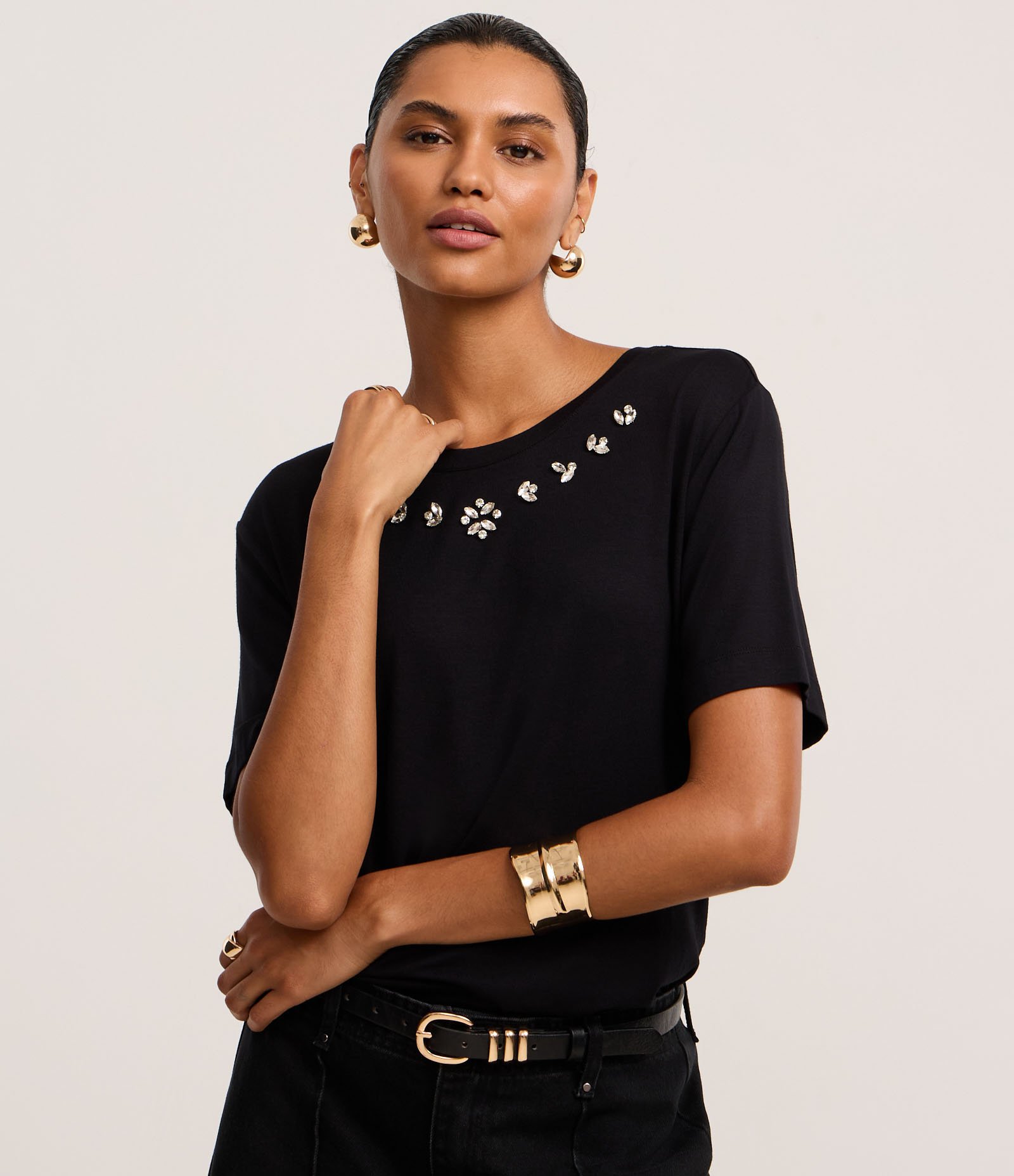 Camiseta T-Shirt em Viscose com Aplicação de Strass Preto 1