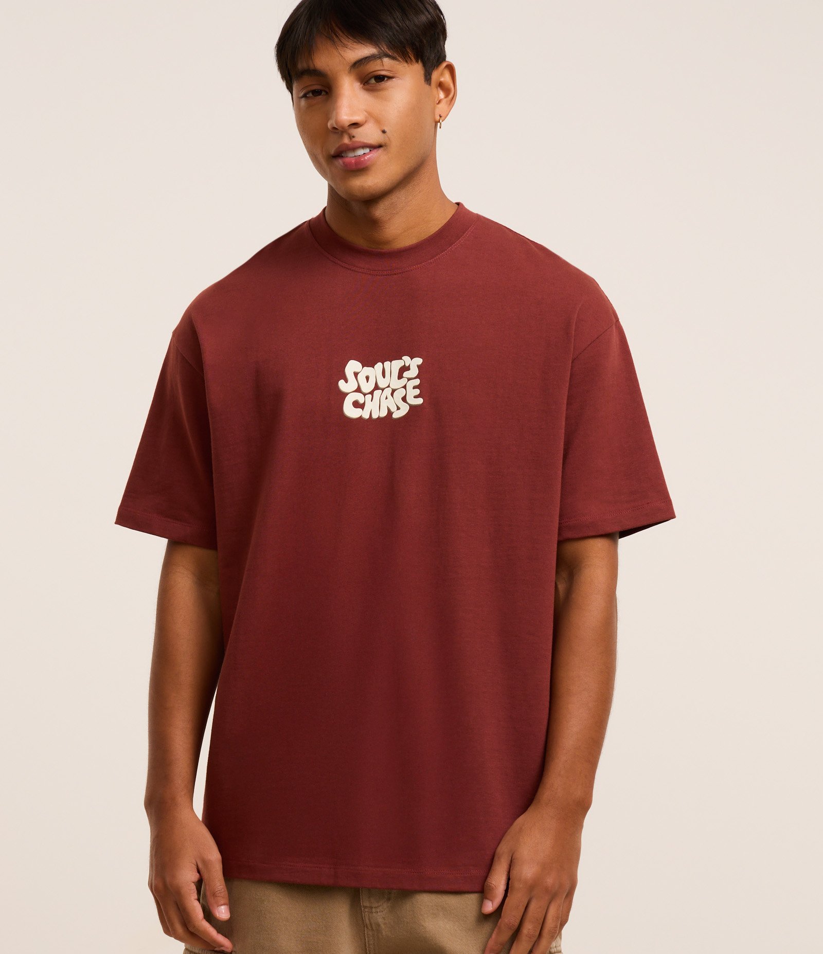 Camiseta Relaxed em Malhão com Estampa Lettering Marrom 1